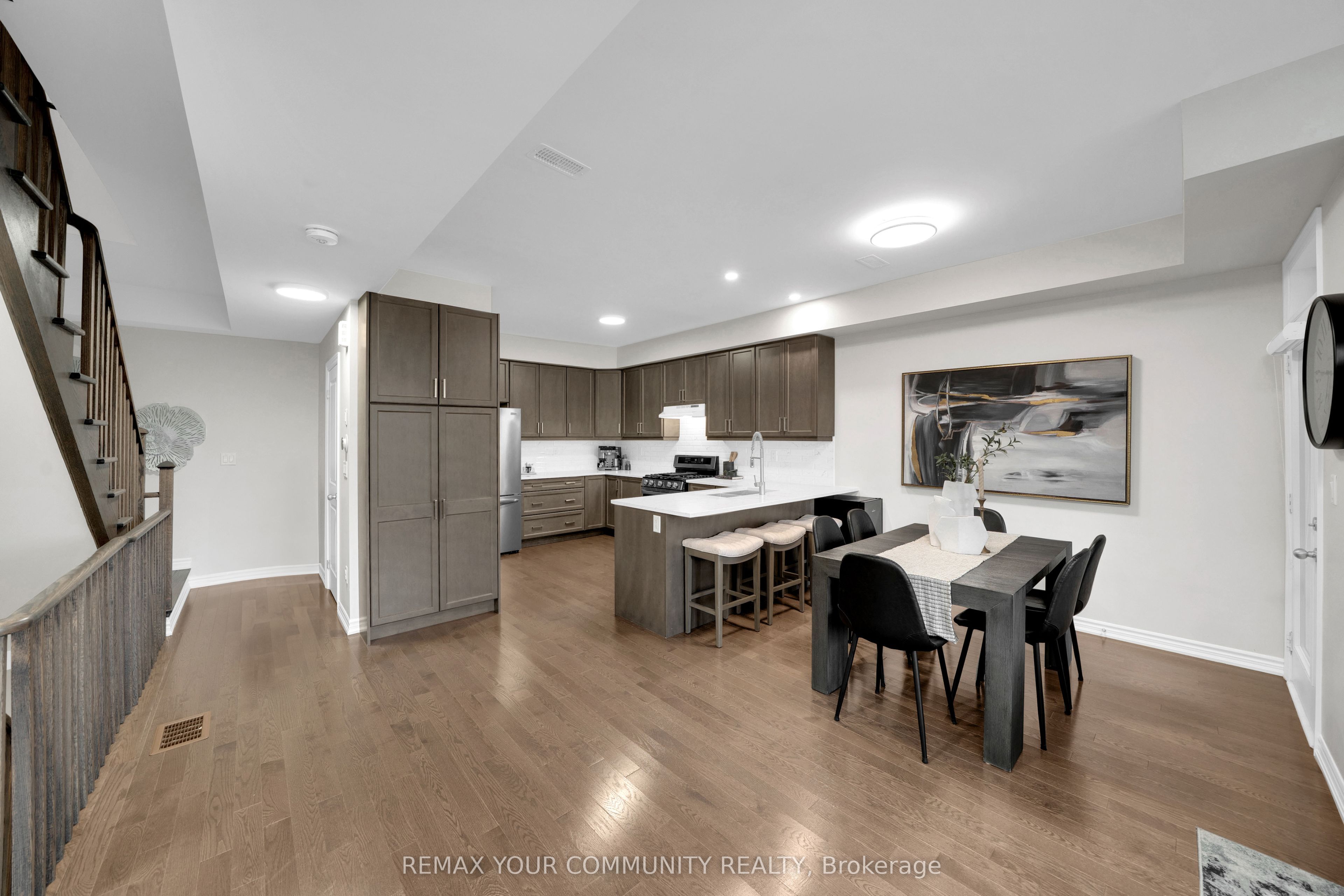 104 Holyrood Crescent Property Photo 16