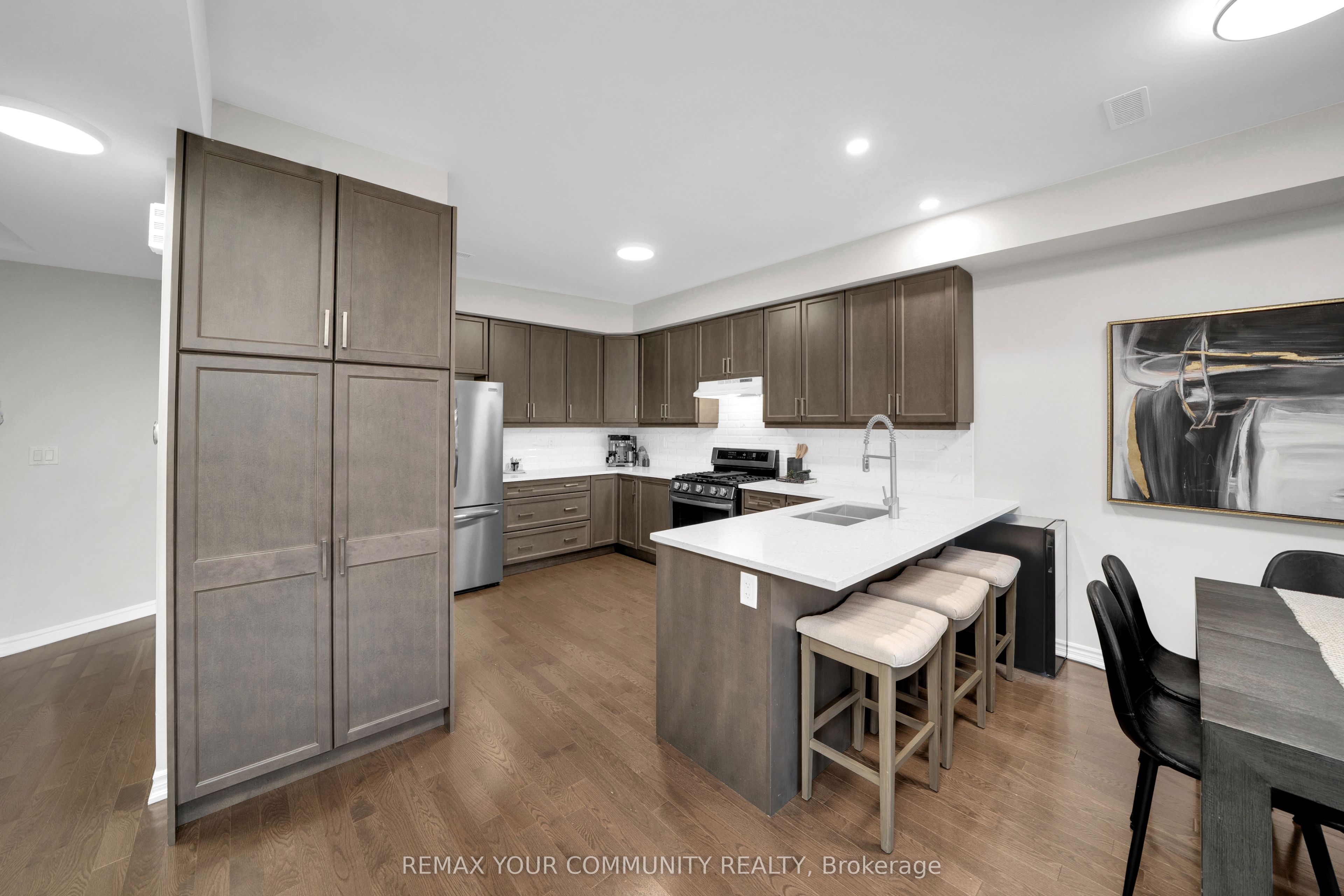 104 Holyrood Crescent Property Photo 17