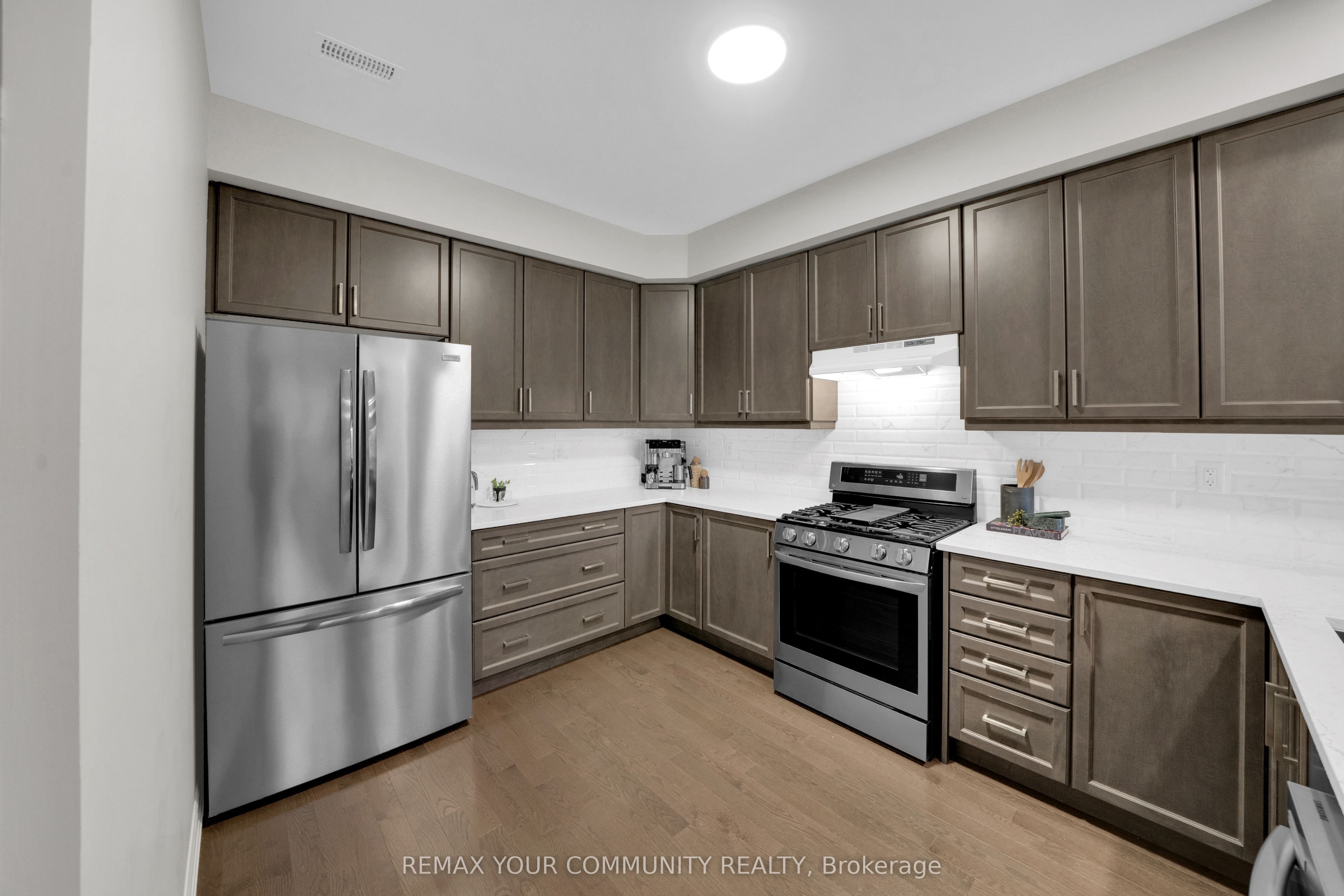 104 Holyrood Crescent Property Photo 18