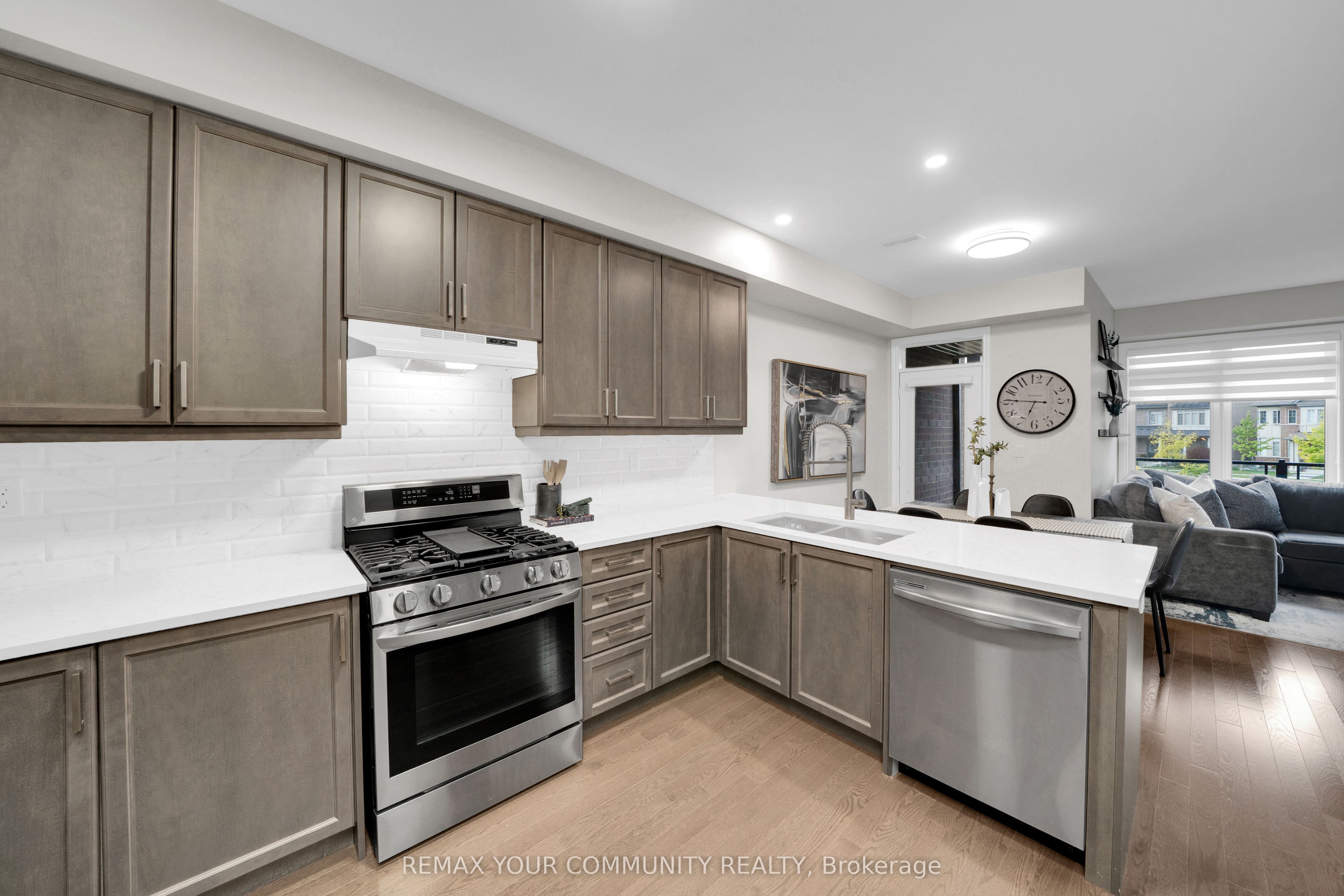 104 Holyrood Crescent Property Photo 19