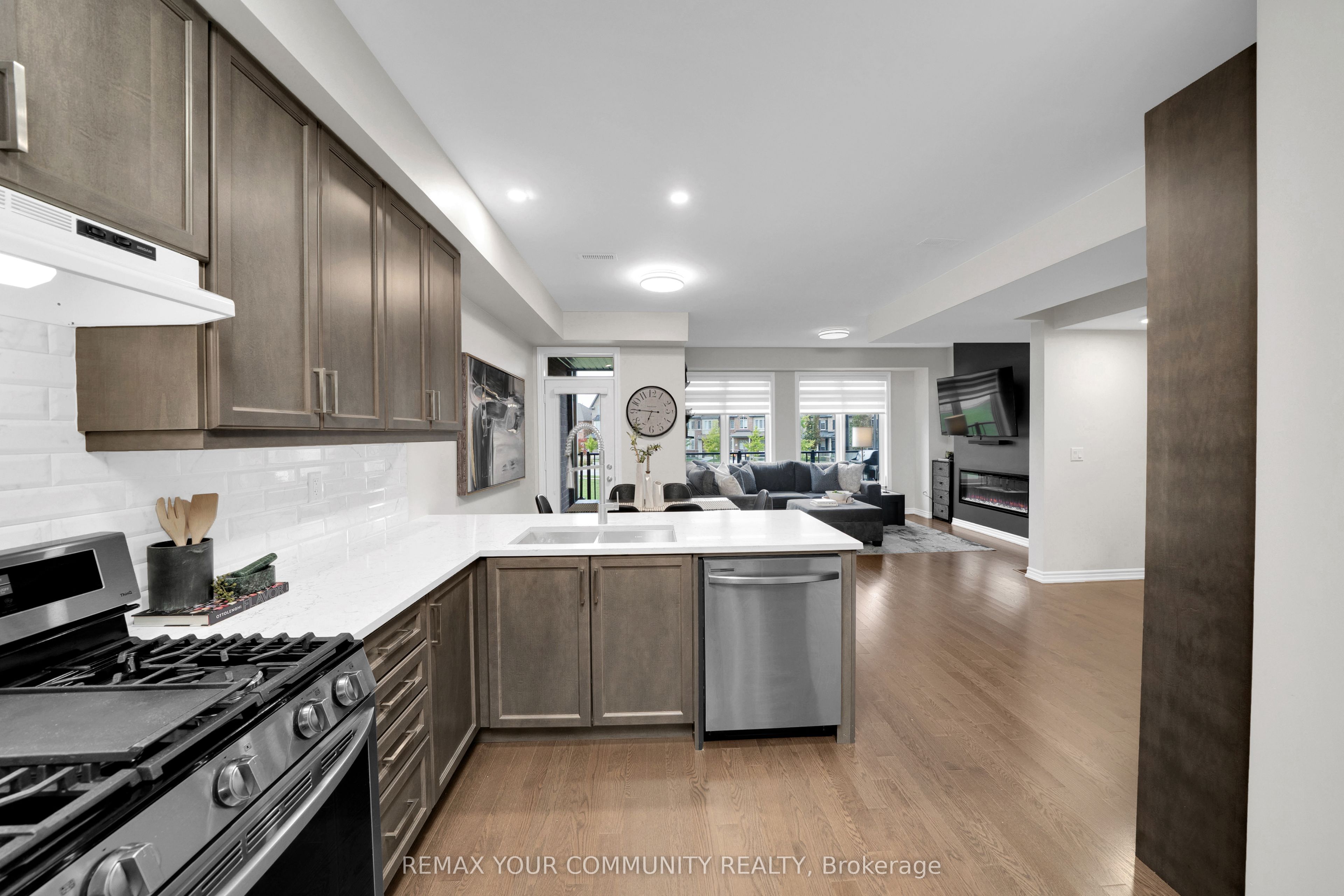 104 Holyrood Crescent Property Photo 20