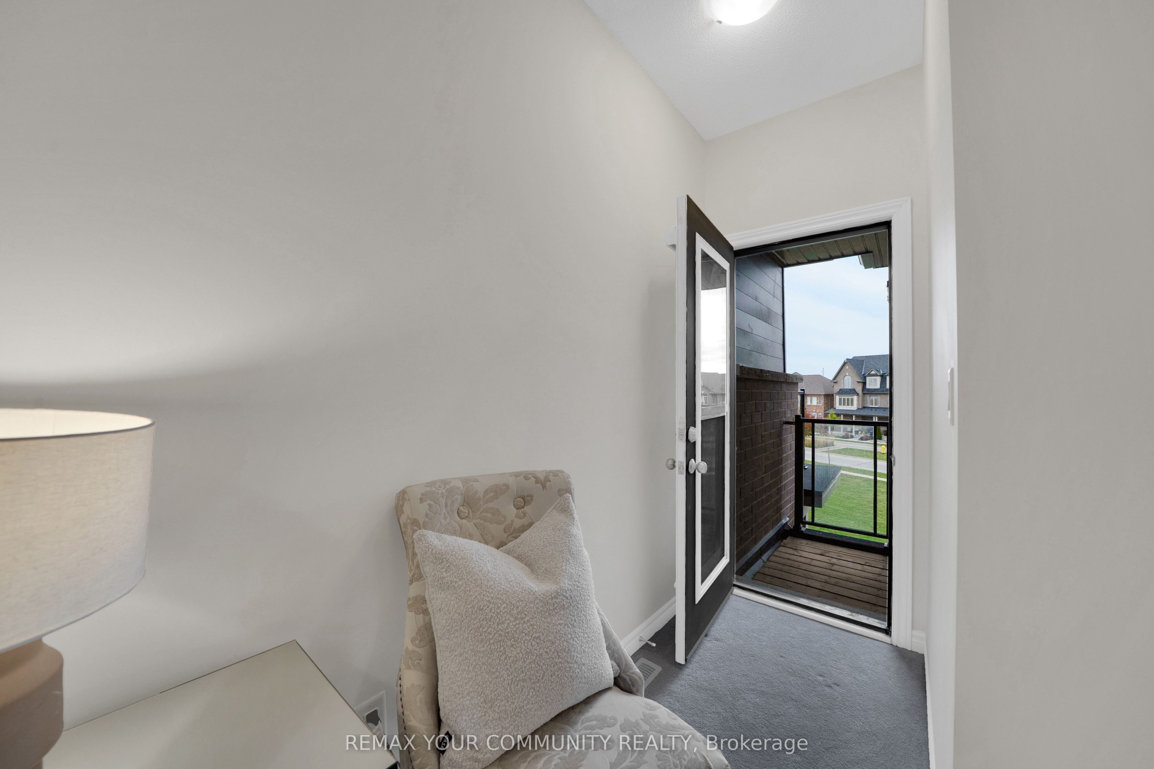 104 Holyrood Crescent Property Photo 28