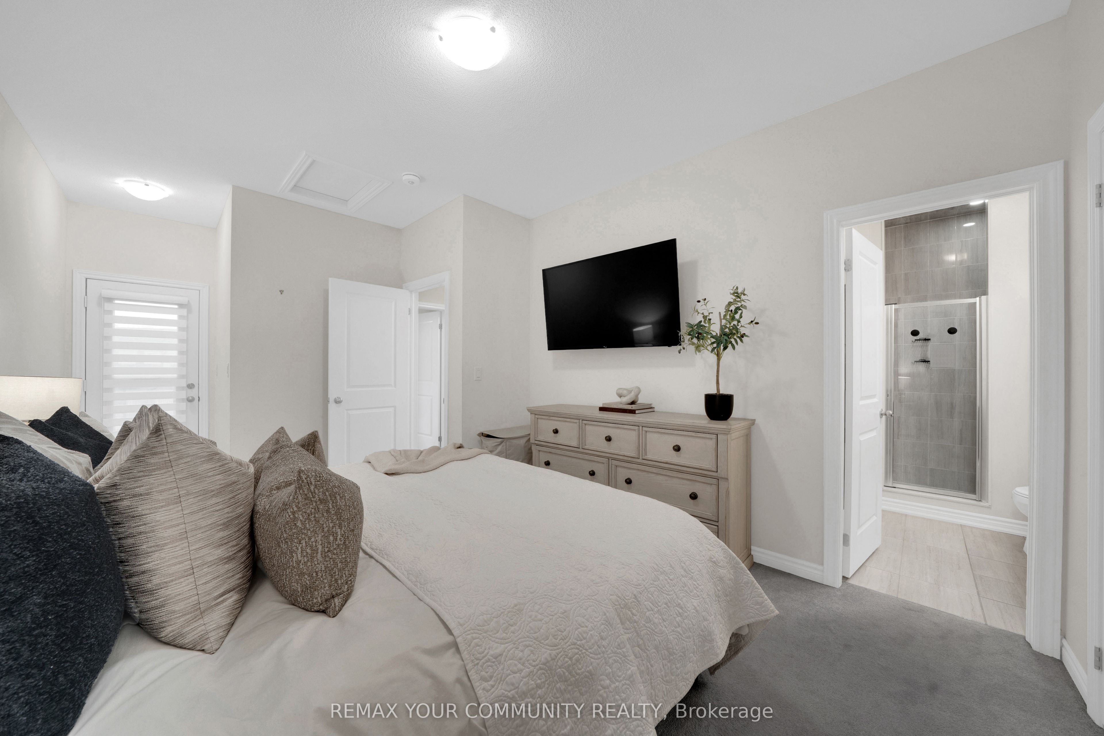 104 Holyrood Crescent Property Photo 29