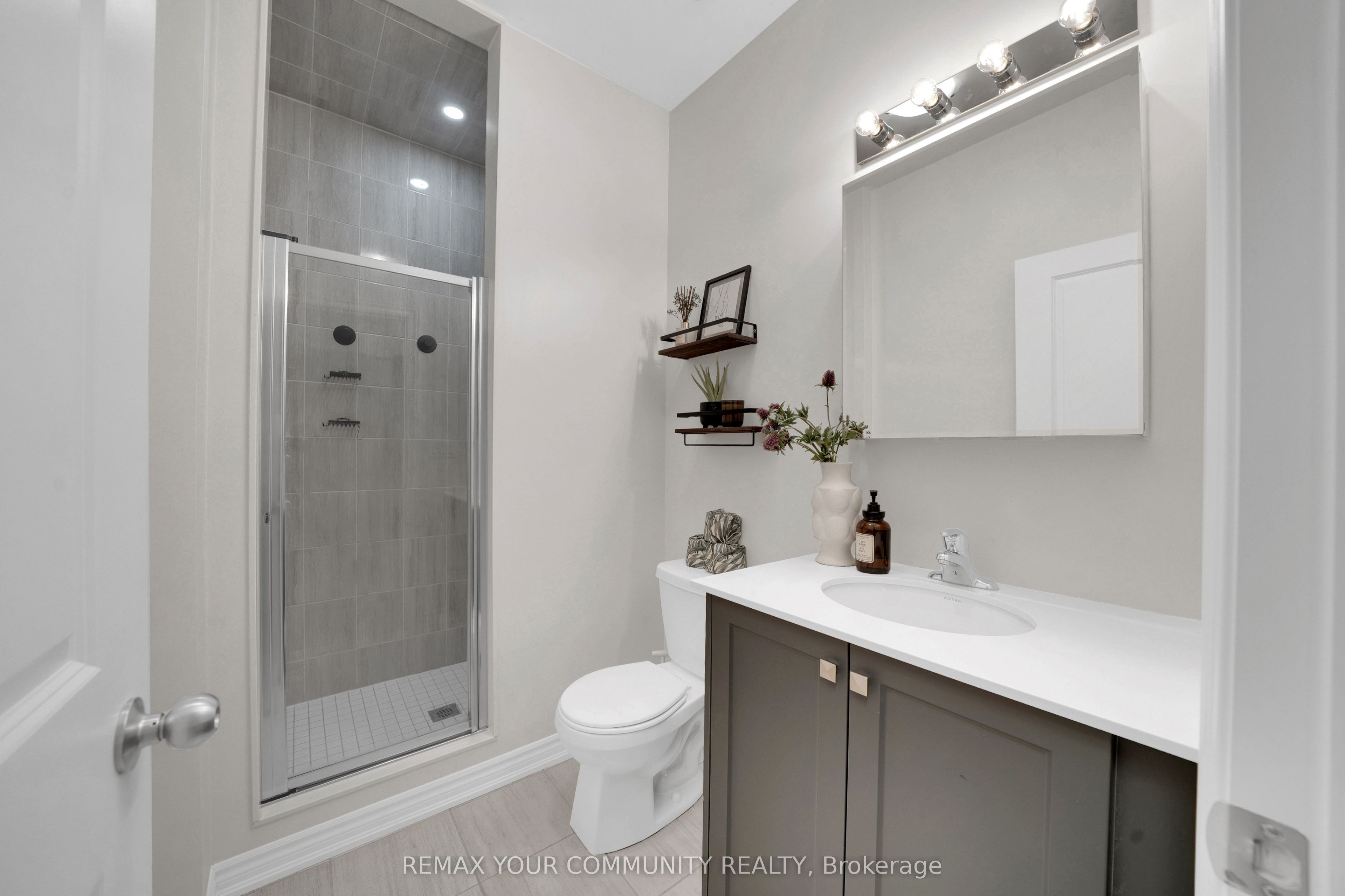 104 Holyrood Crescent Property Photo 30