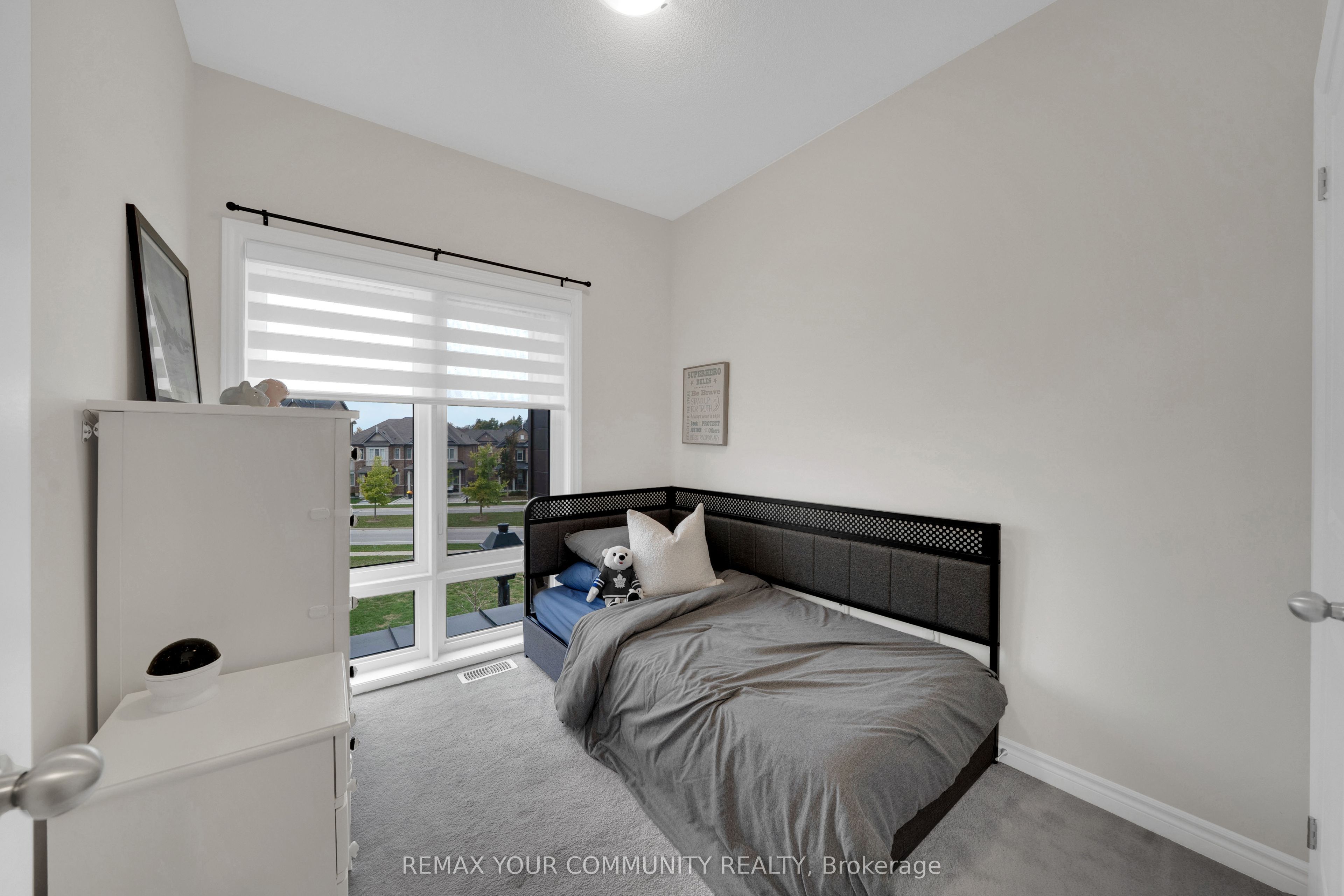 104 Holyrood Crescent Property Photo 32