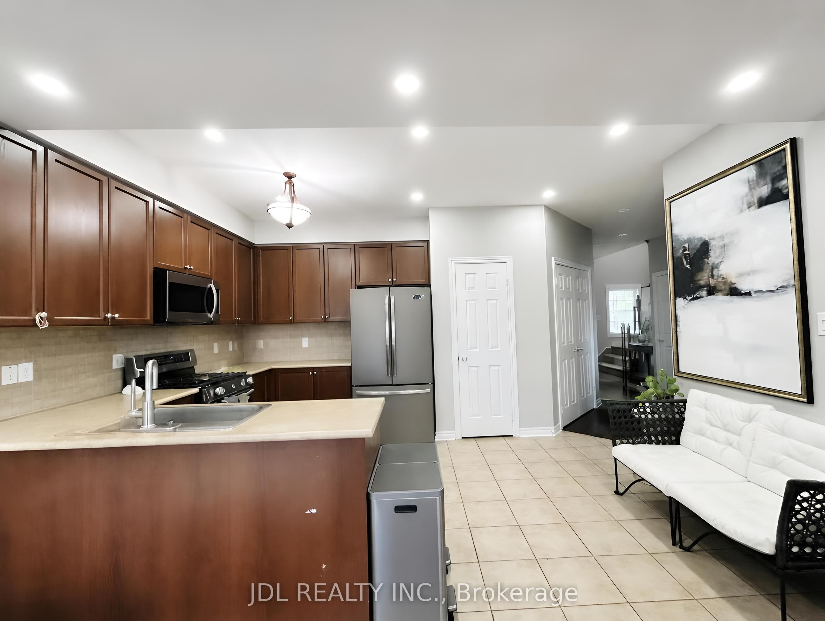 36 Laurelbank Crescent Property Photo 9
