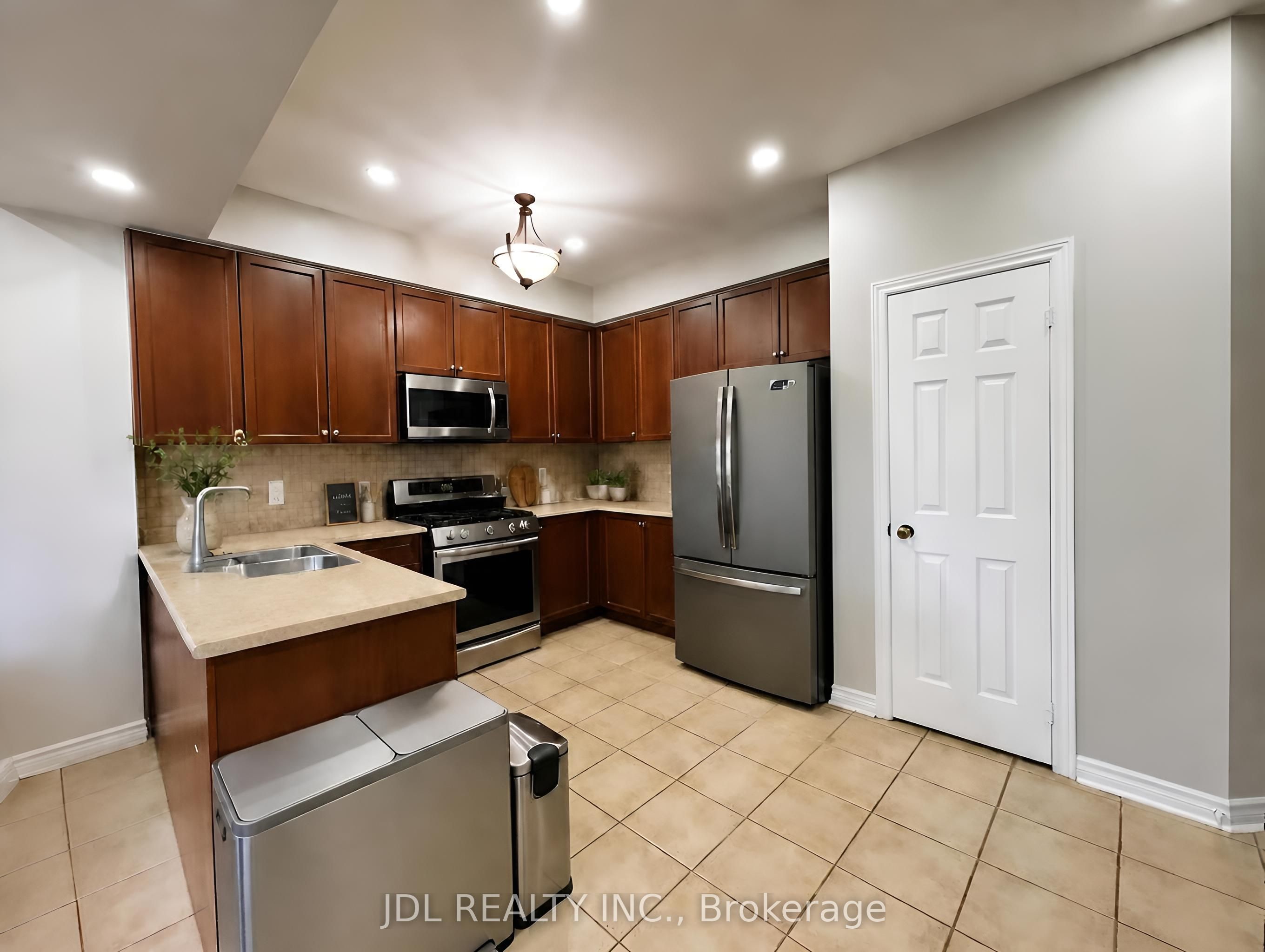 36 Laurelbank Crescent Property Photo 10