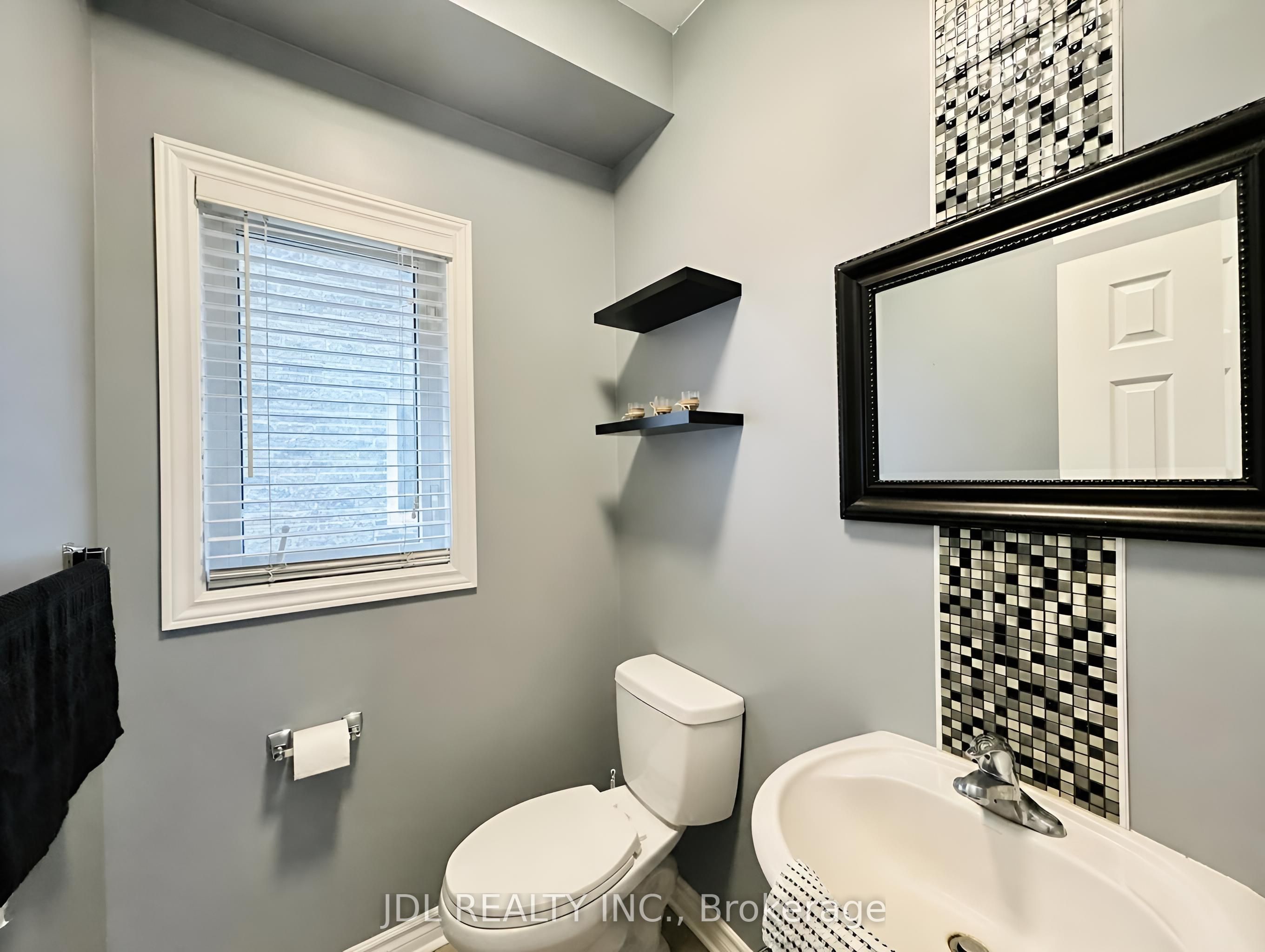 36 Laurelbank Crescent Property Photo 12