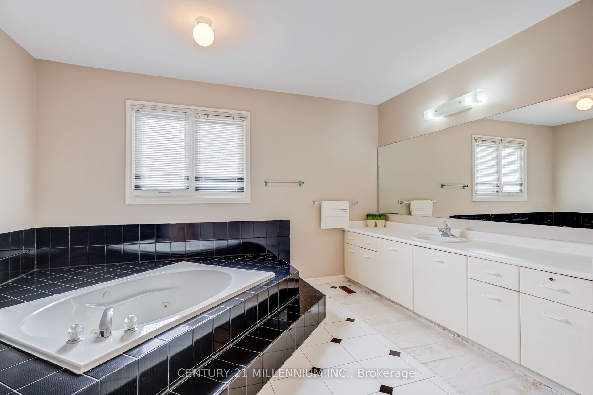 50 Piccadilly Road Property Photo 32