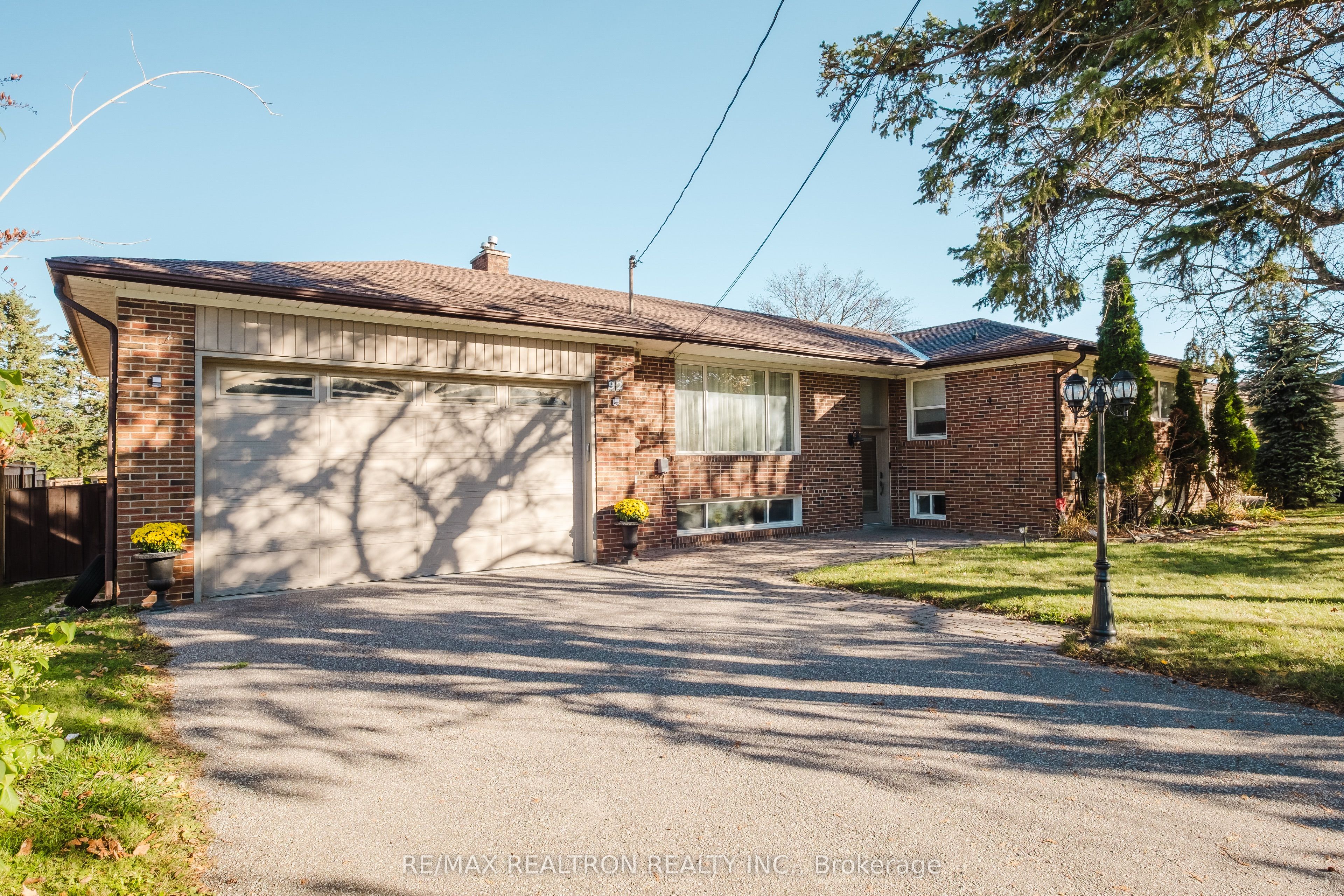 92 Bond Crescent Property Photo 2