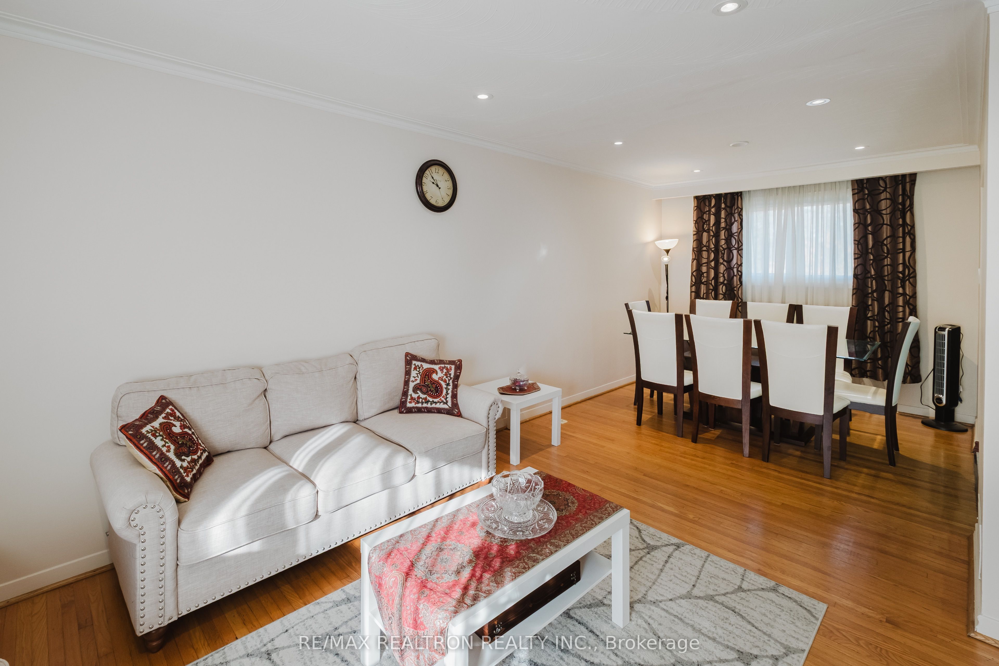 92 Bond Crescent Property Photo 5
