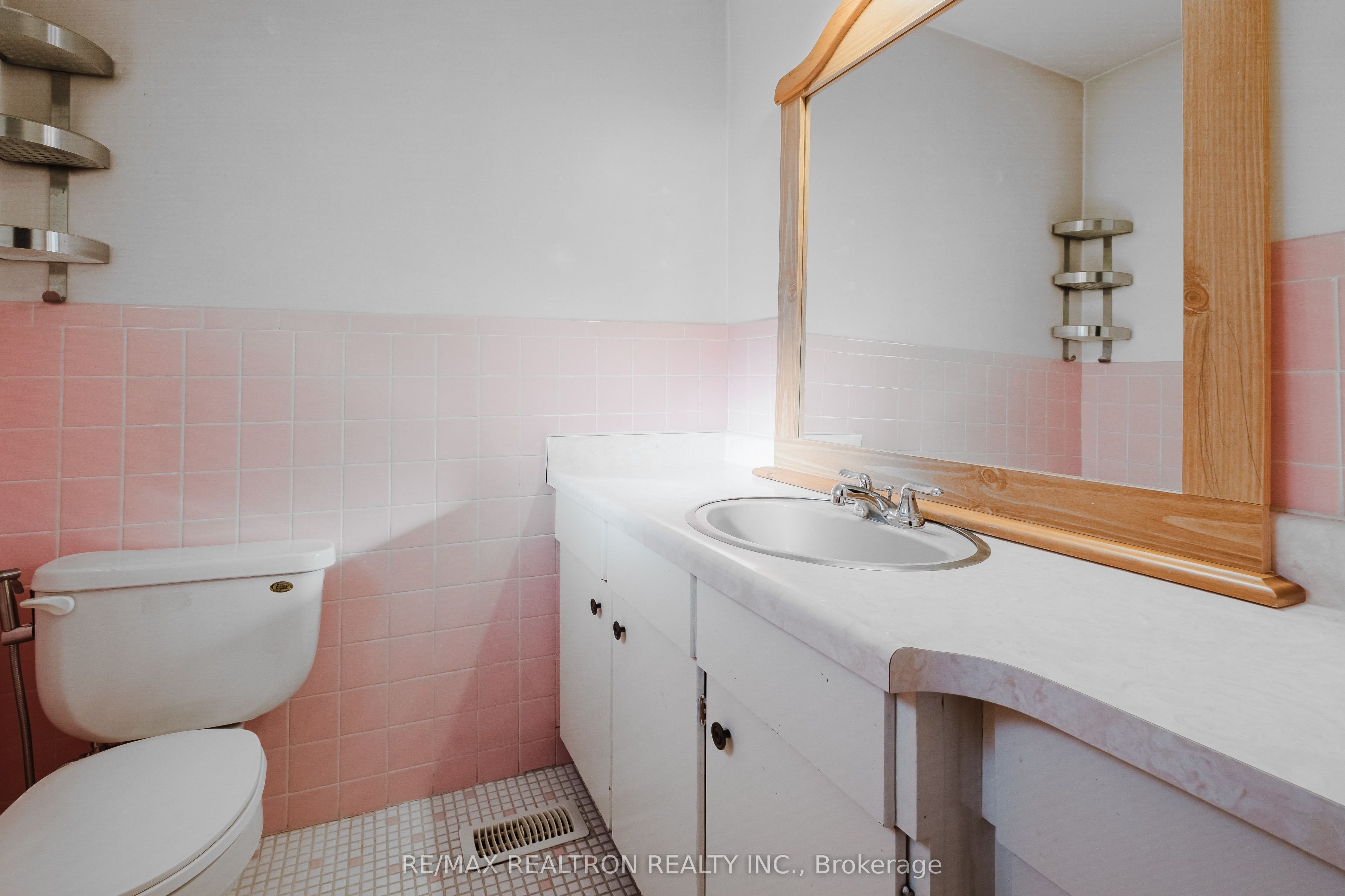 92 Bond Crescent Property Photo 13