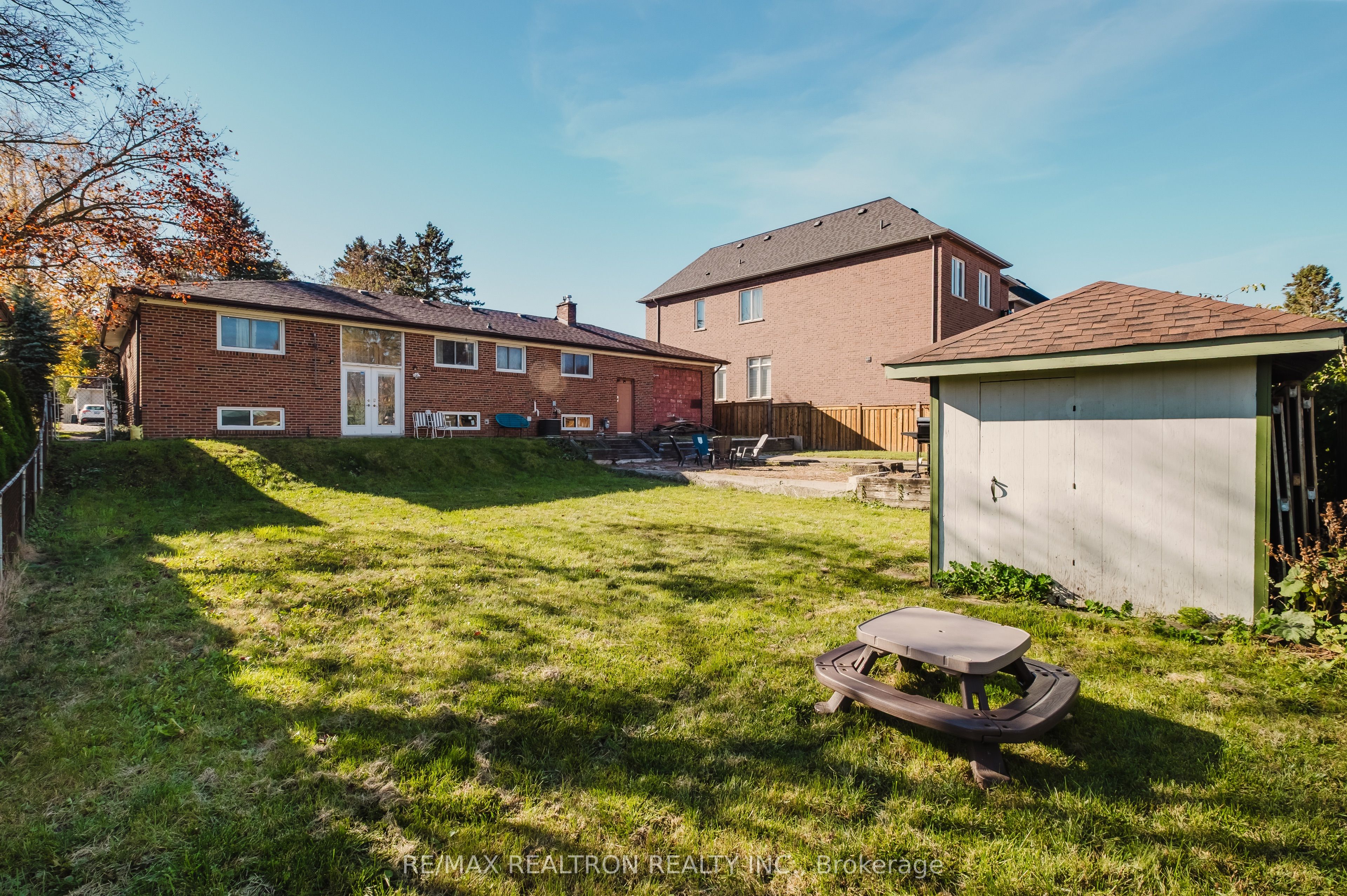 92 Bond Crescent Property Photo 16