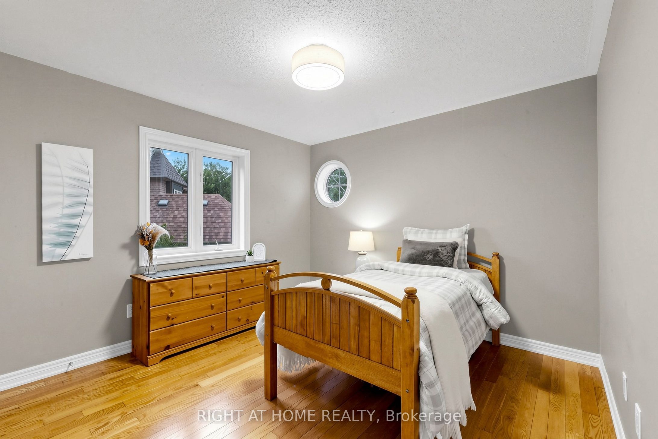 1019 Northern Prospect Crescent Property Photo 23