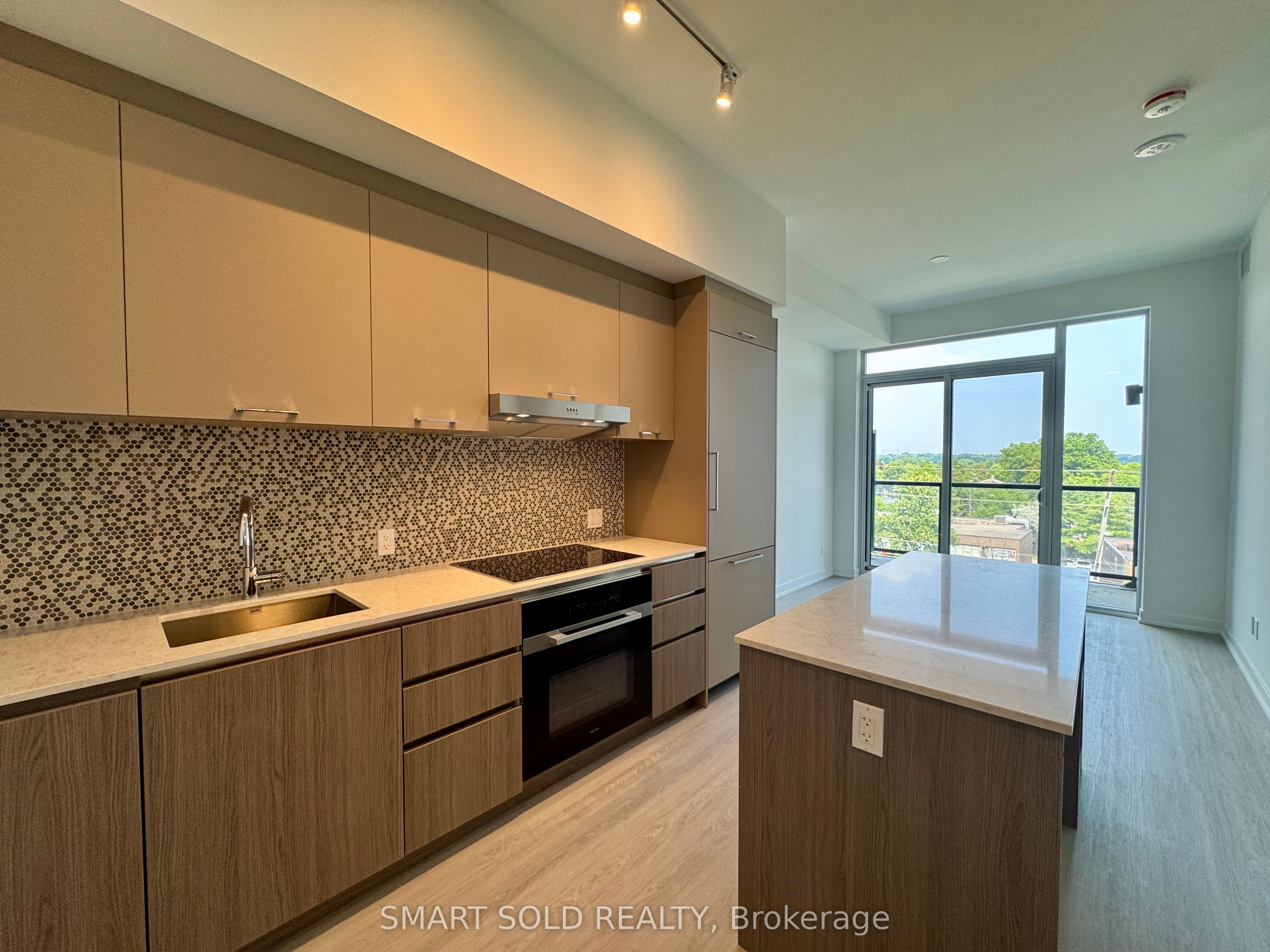 8188 Yonge Street 520 Property Photo 3