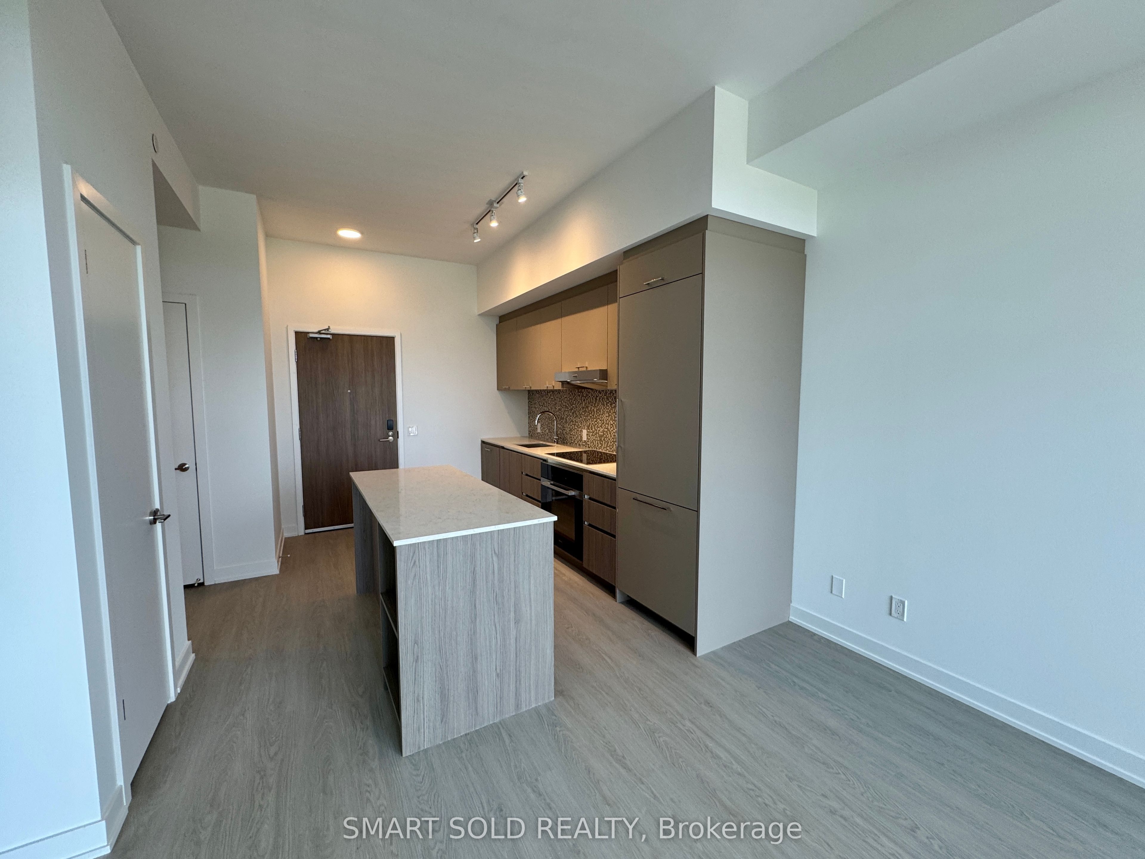 8188 Yonge Street 520 Property Photo 4