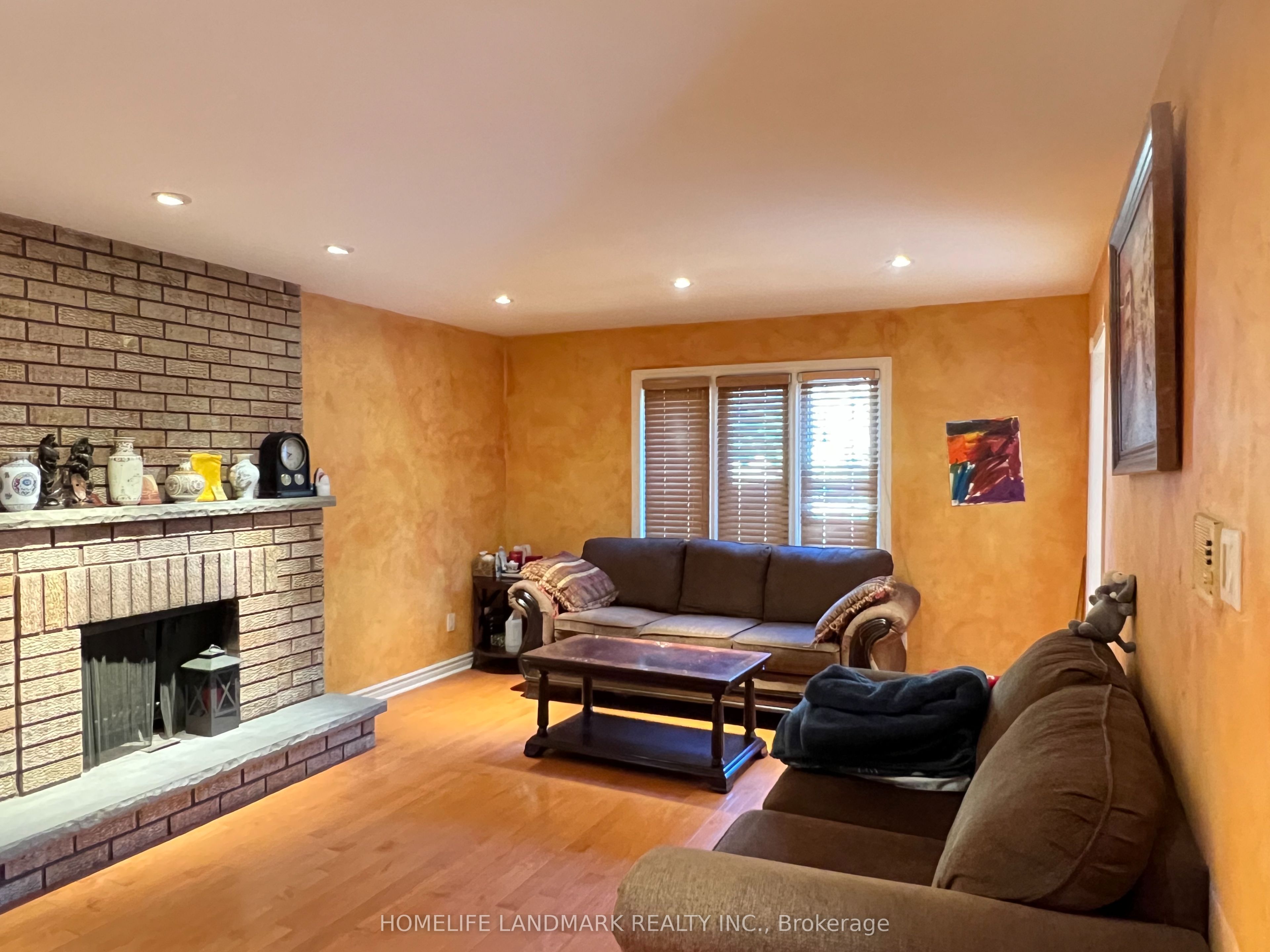 35 Montclair Road N Property Photo 5