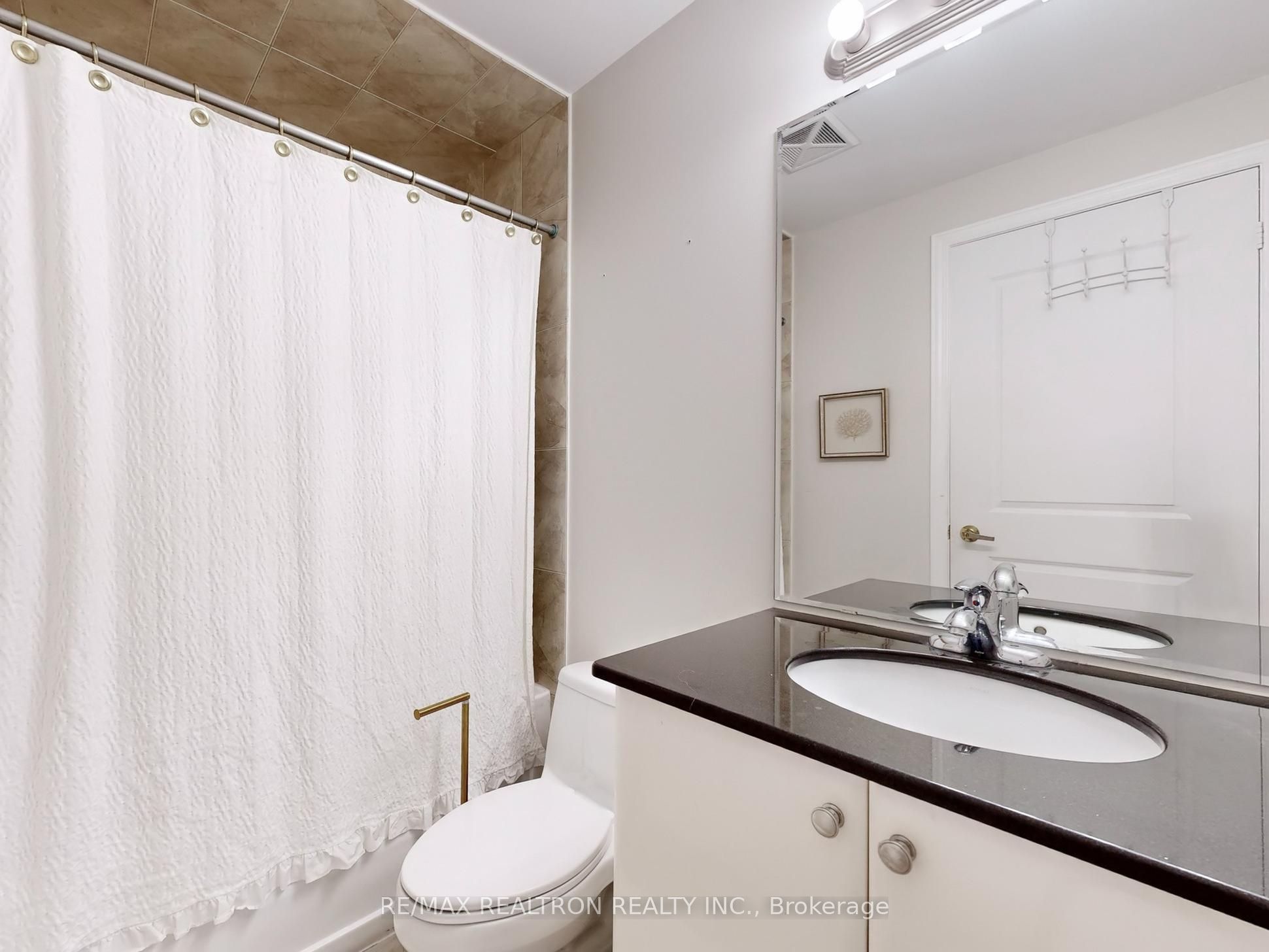 9225 Jane Street 401 Property Photo 11