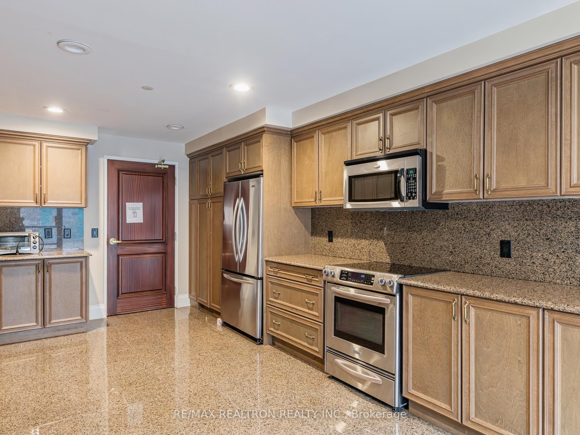 9225 Jane Street 401 Property Photo 23