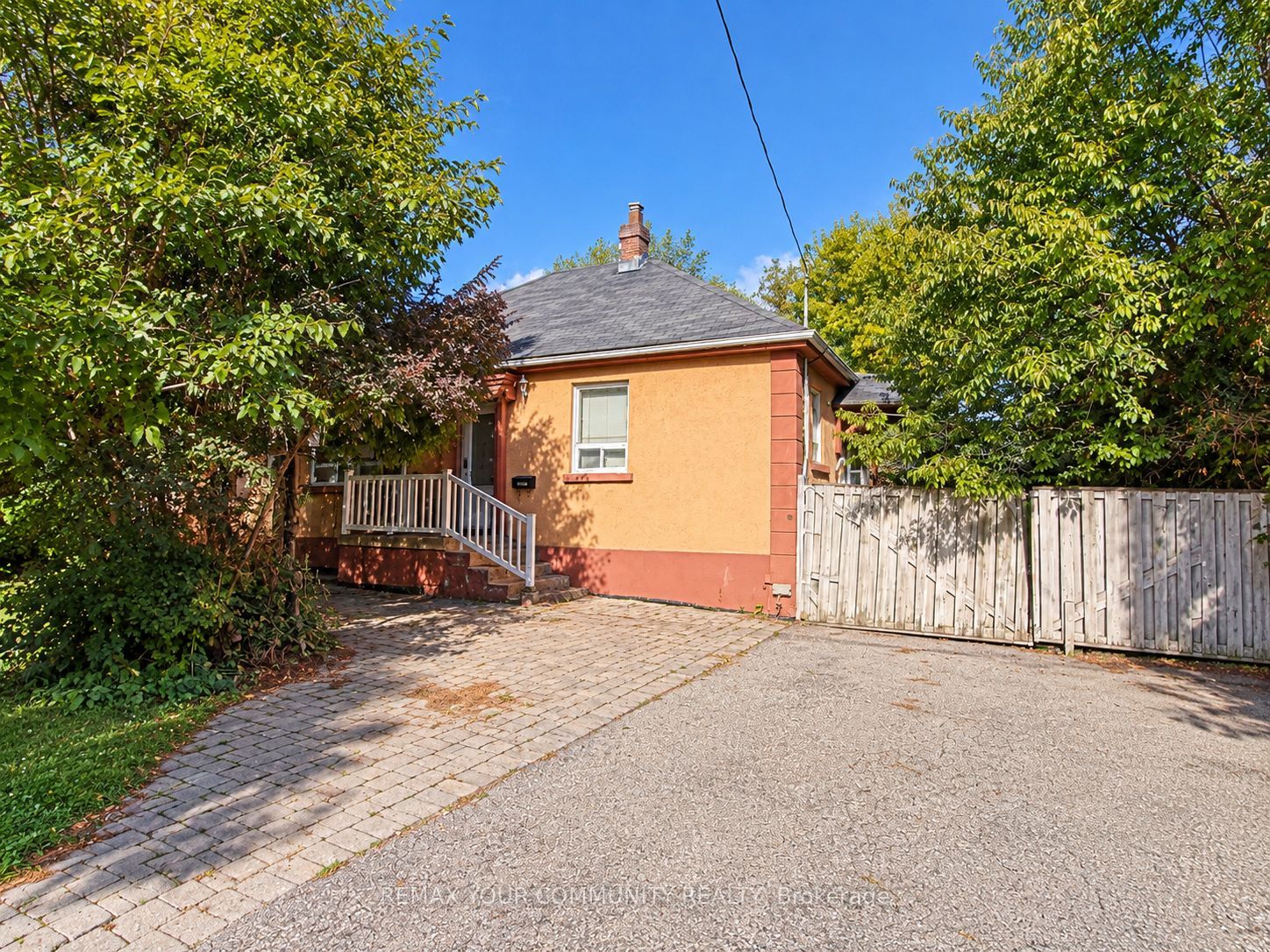 8 Hillside Avenue Property Photo 2