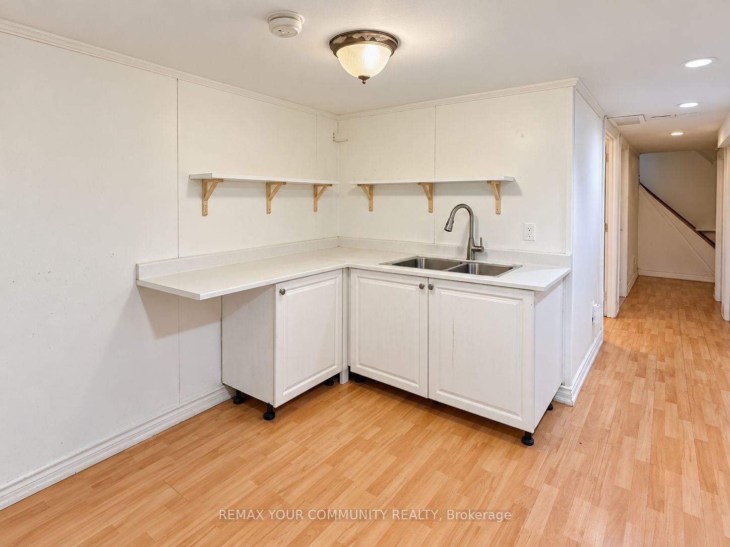8 Hillside Avenue Property Photo 14