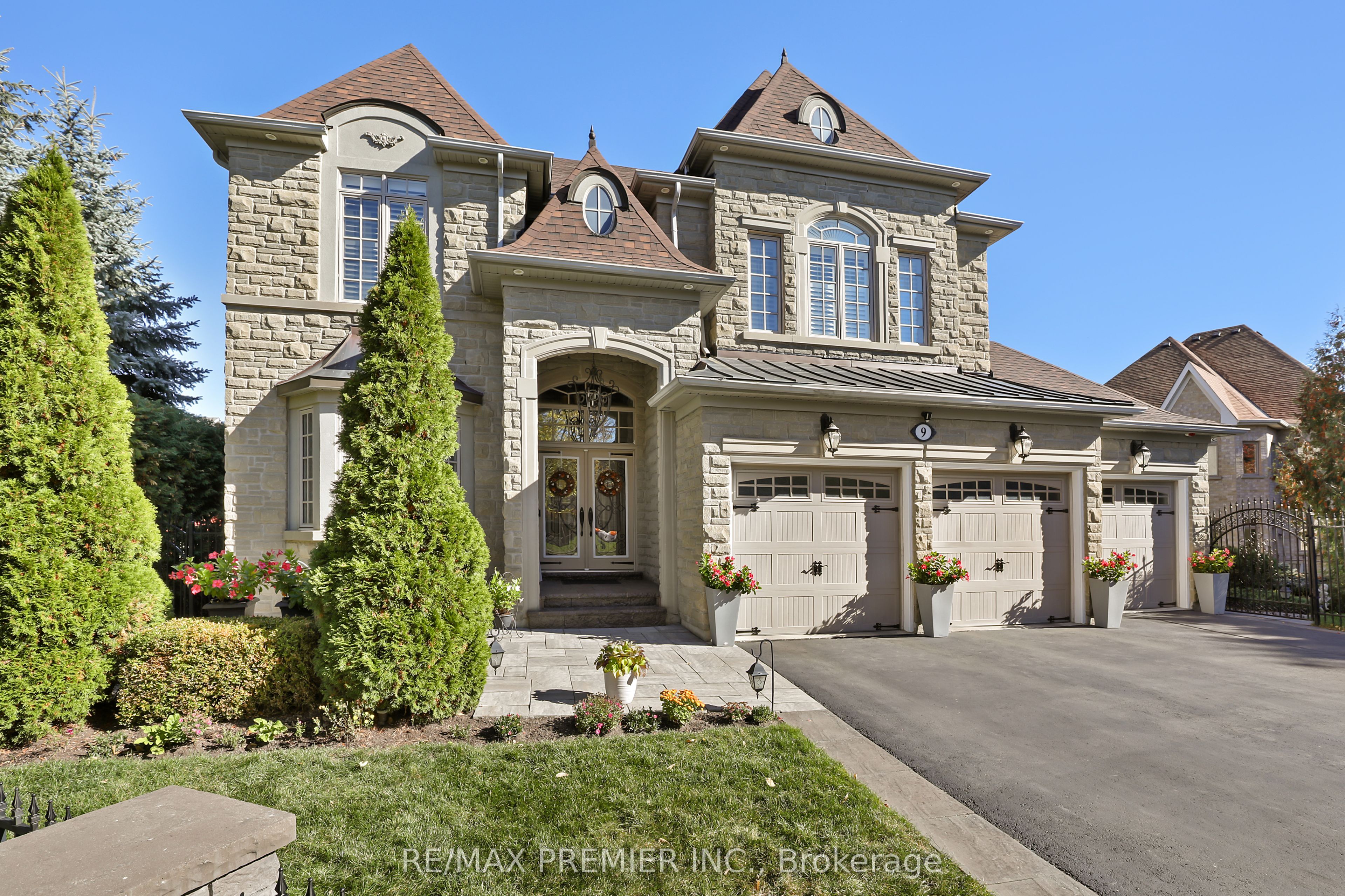 9 Migonette Street Property Photo 1