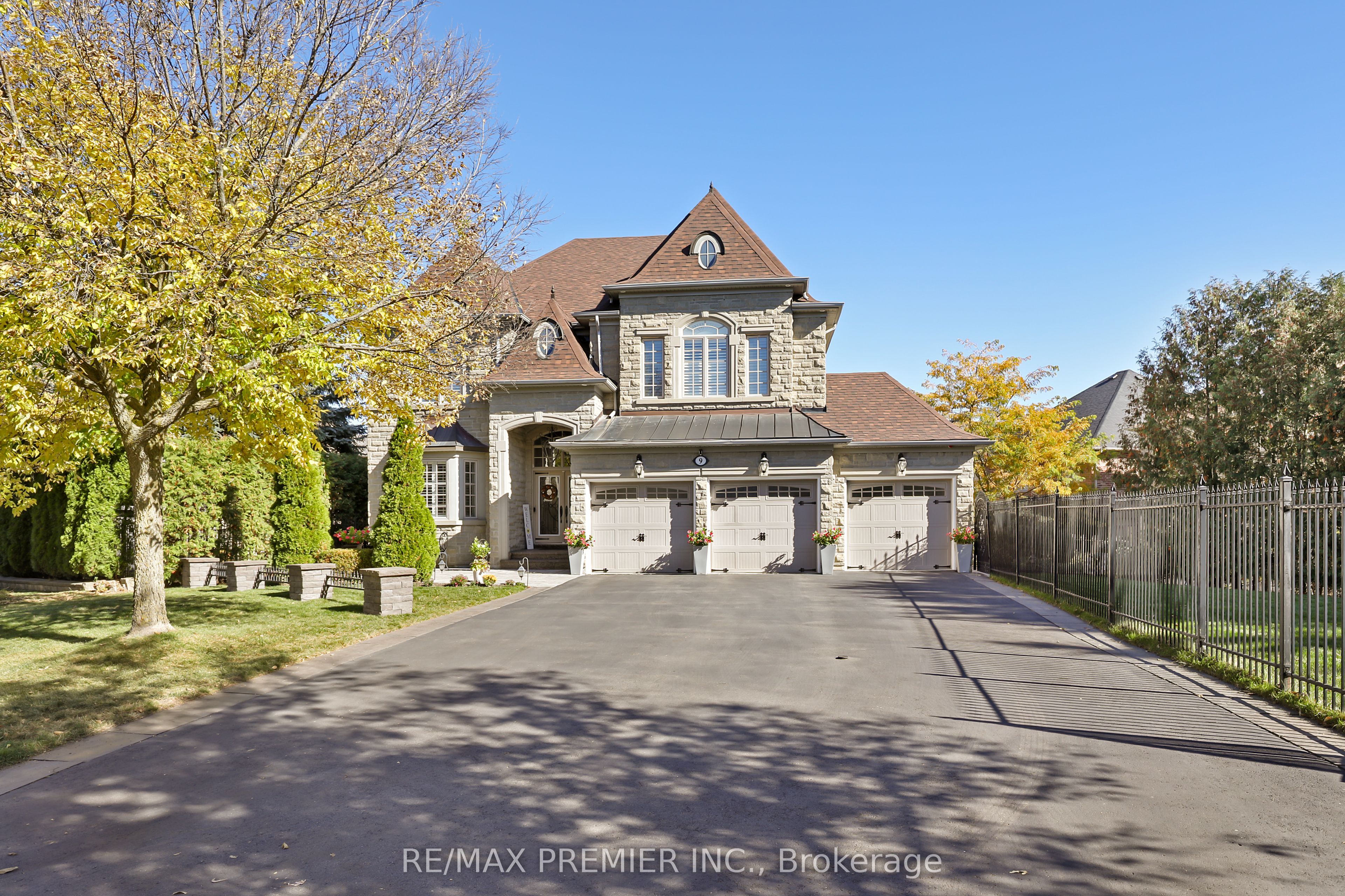 9 Migonette Street Property Photo 2