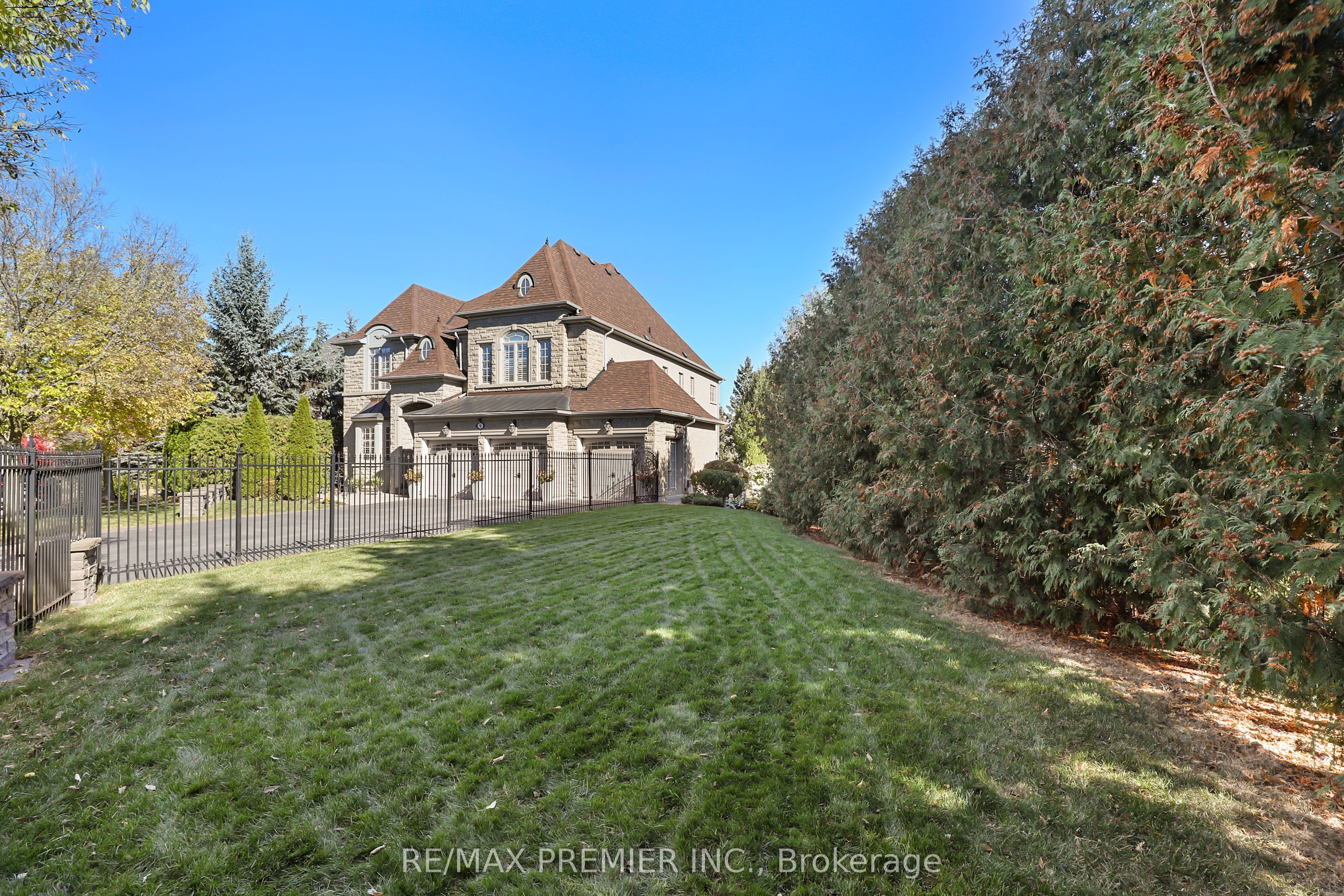 9 Migonette Street Property Photo 3