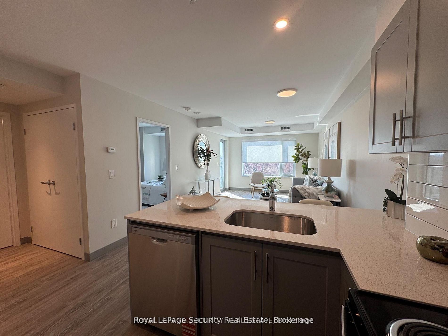 1015 Innisfil Beach Road 710 Property Photo 4