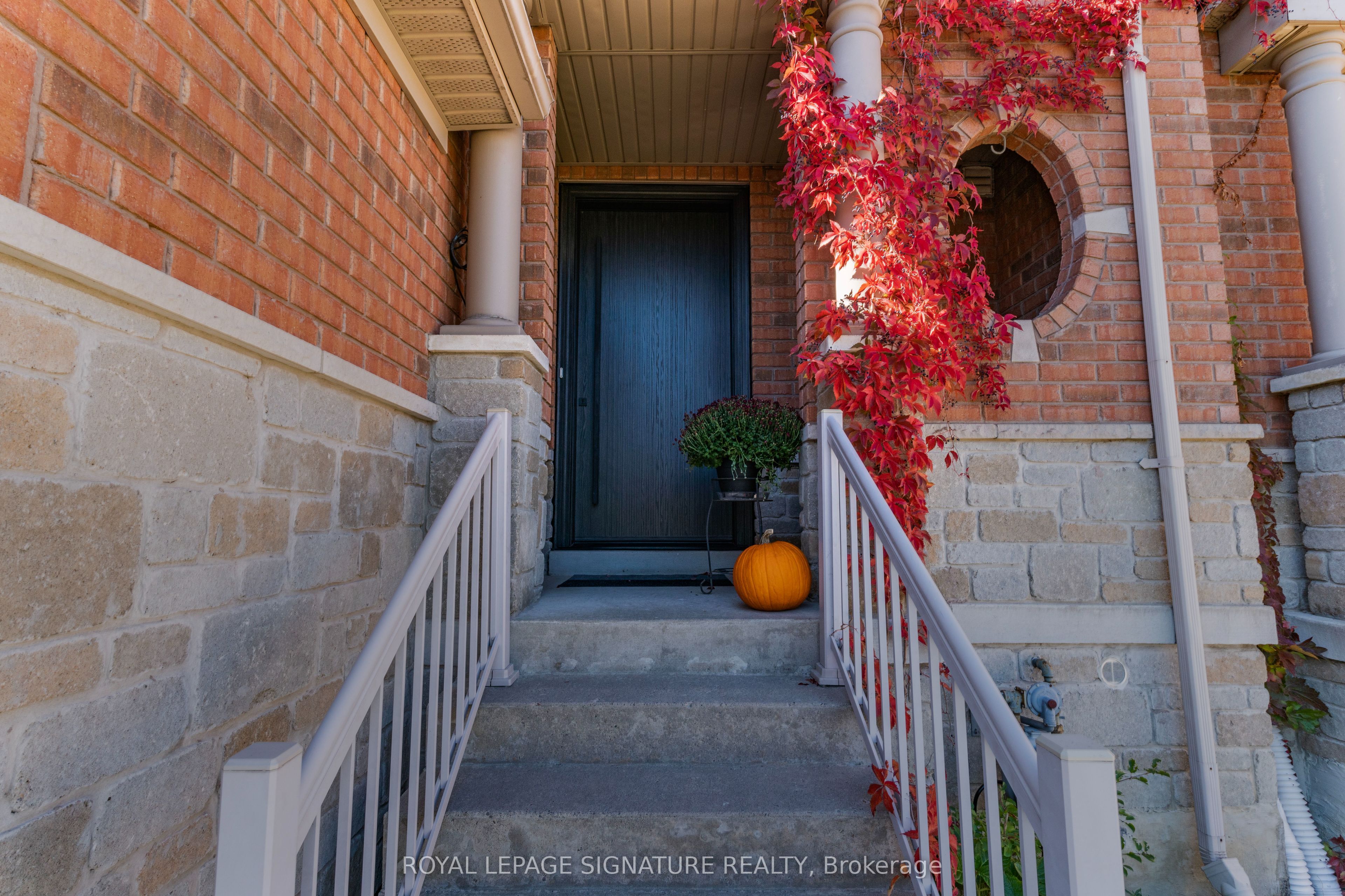 82 Loire Valley Avenue Property Photo 1