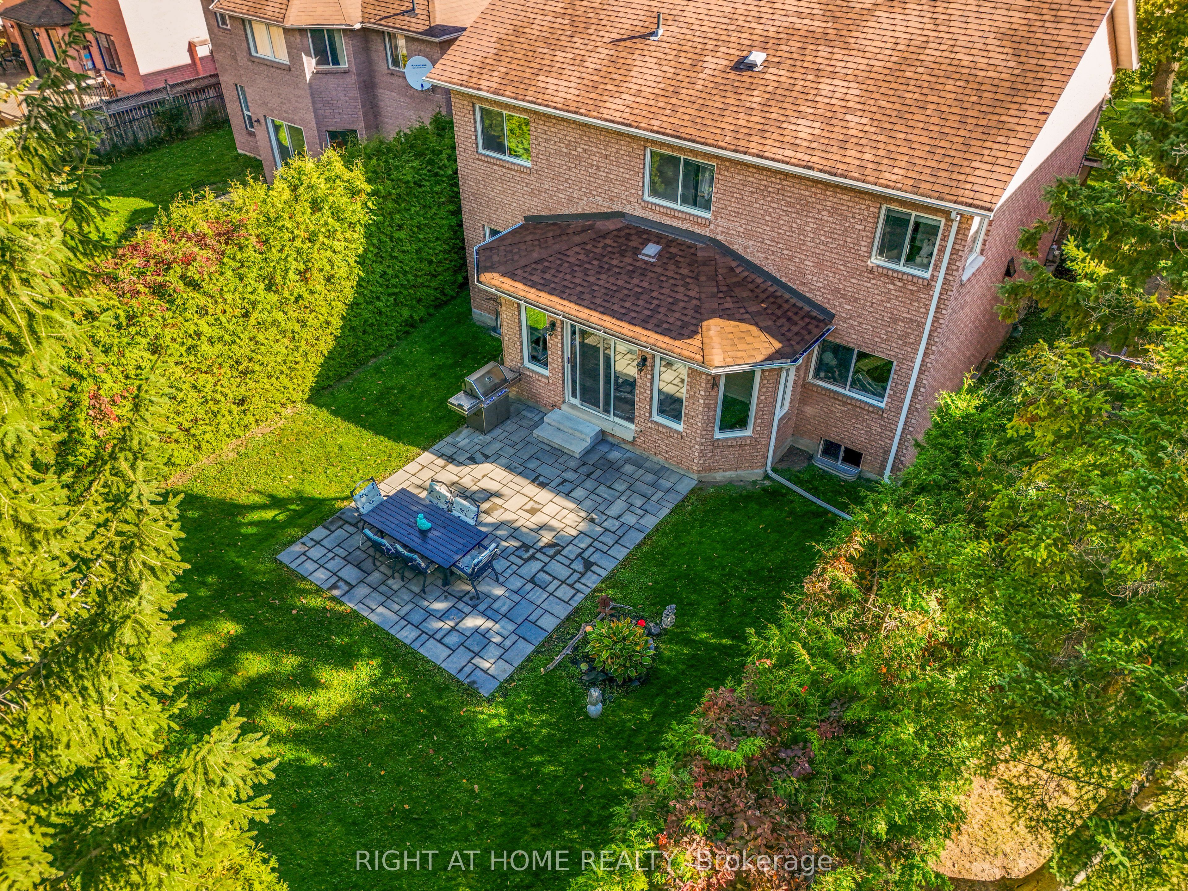 212 Olde Bayview Avenue Property Photo 4
