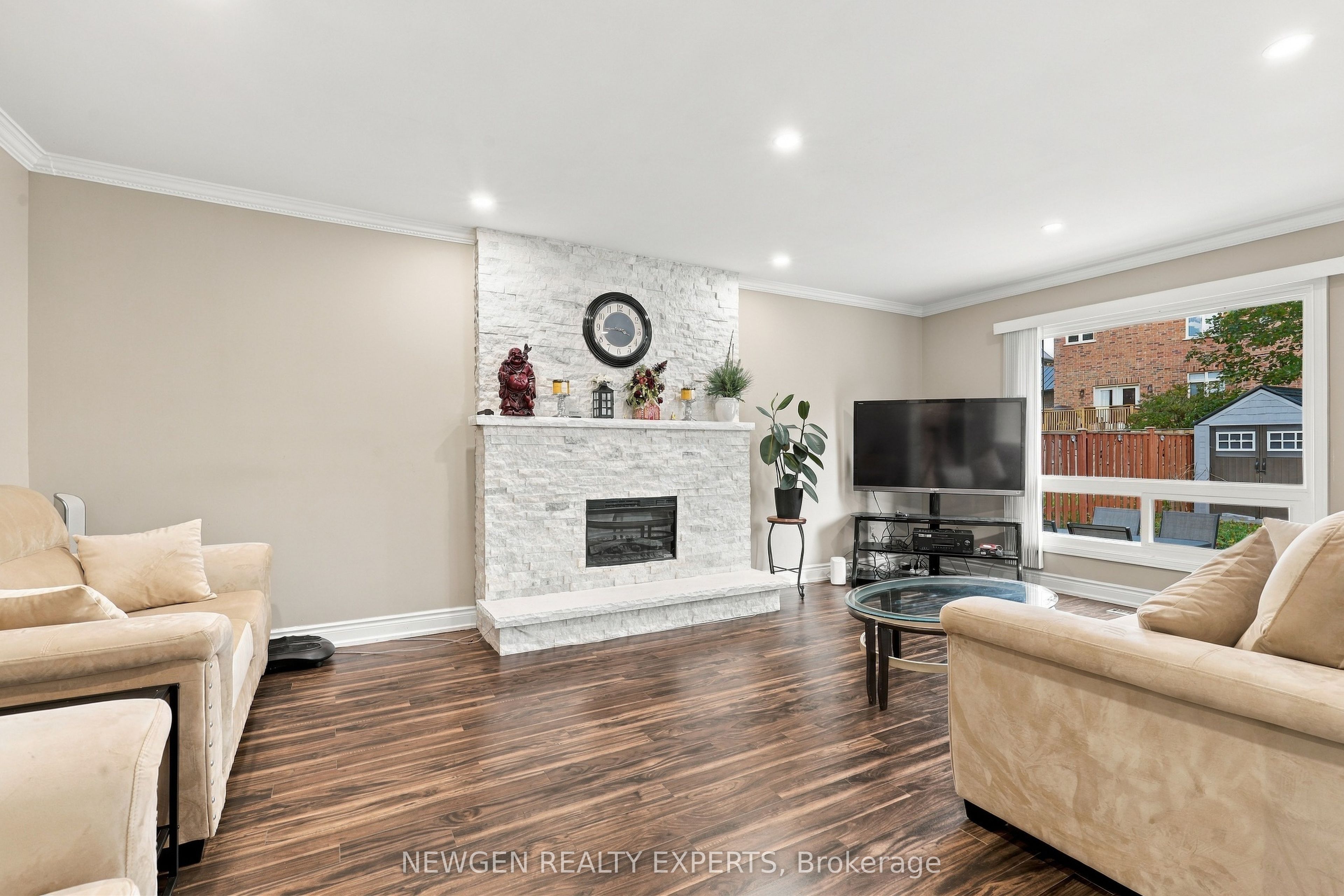 40 Foundry Crescent E Property Photo 8