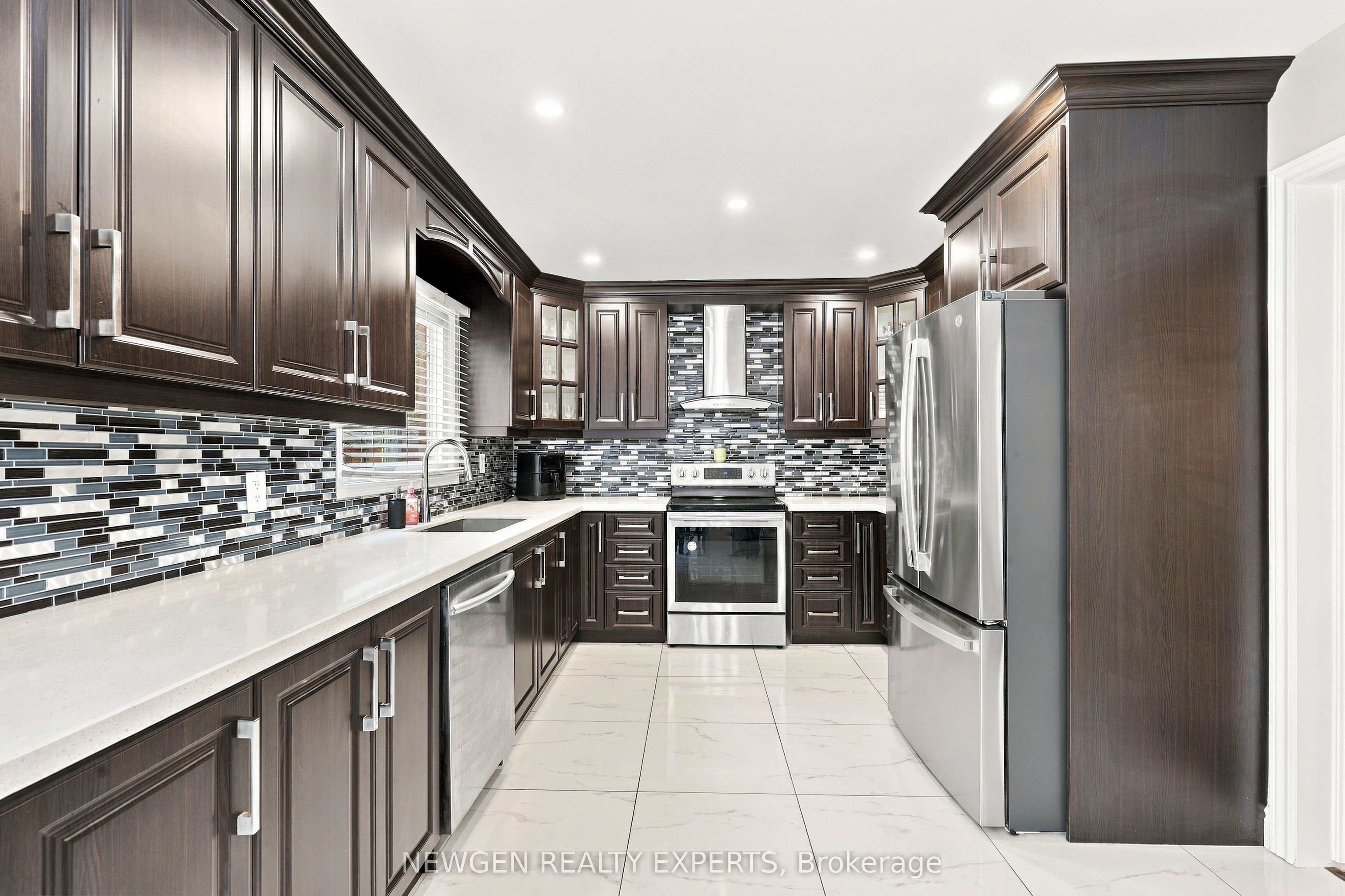40 Foundry Crescent E Property Photo 9
