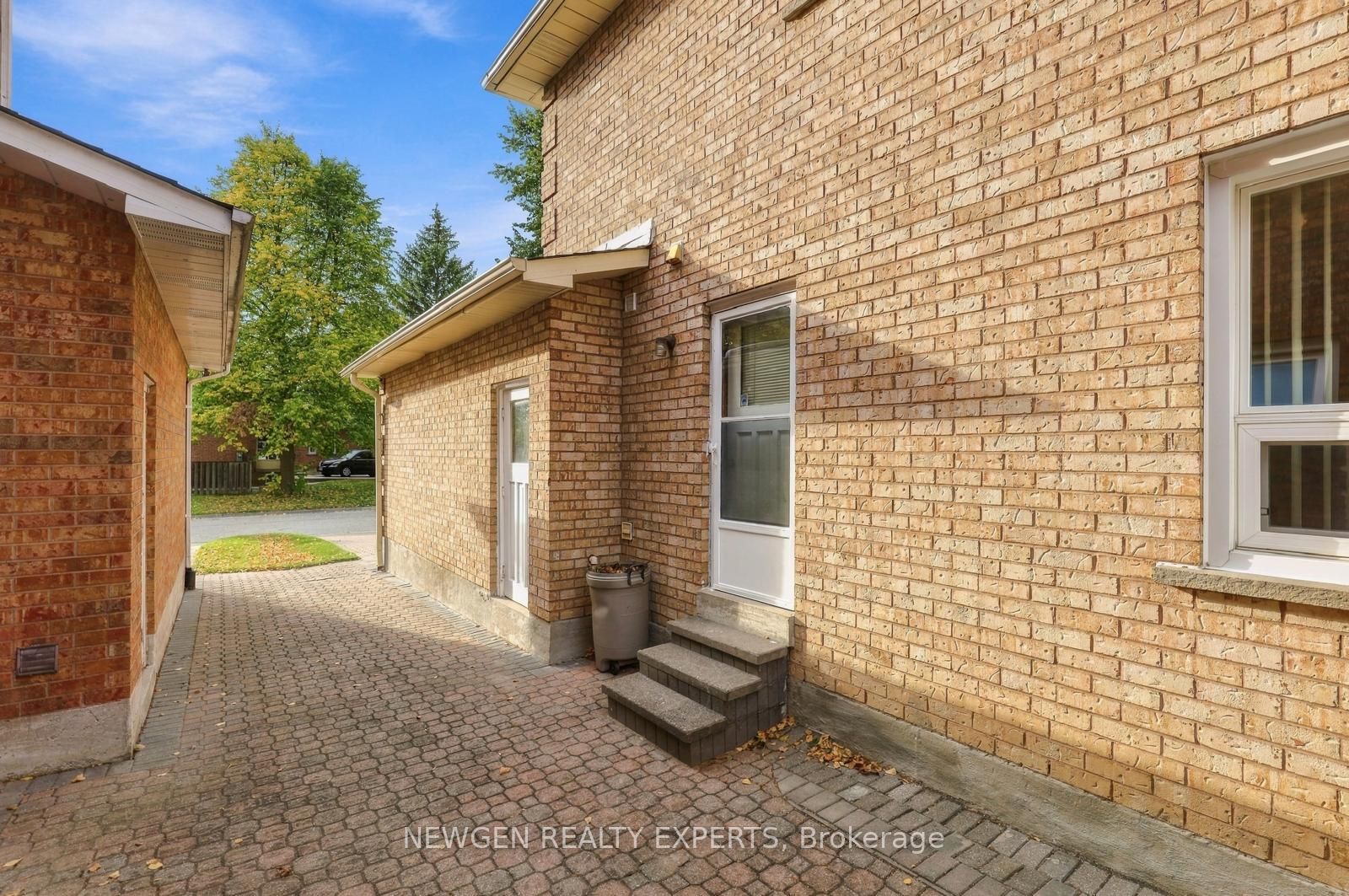 40 Foundry Crescent E Property Photo 31
