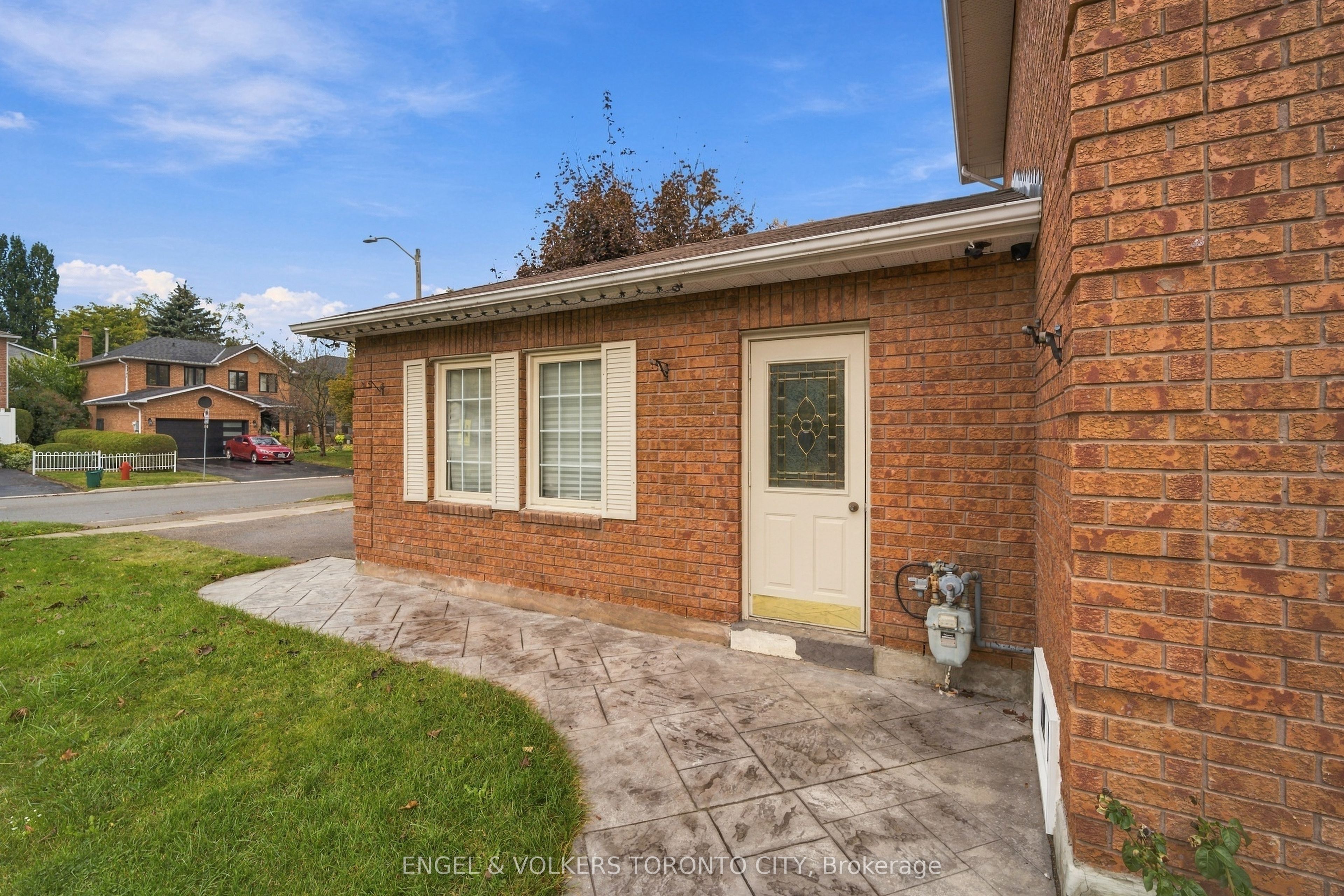 148 Aurora Heights Drive Property Photo 4