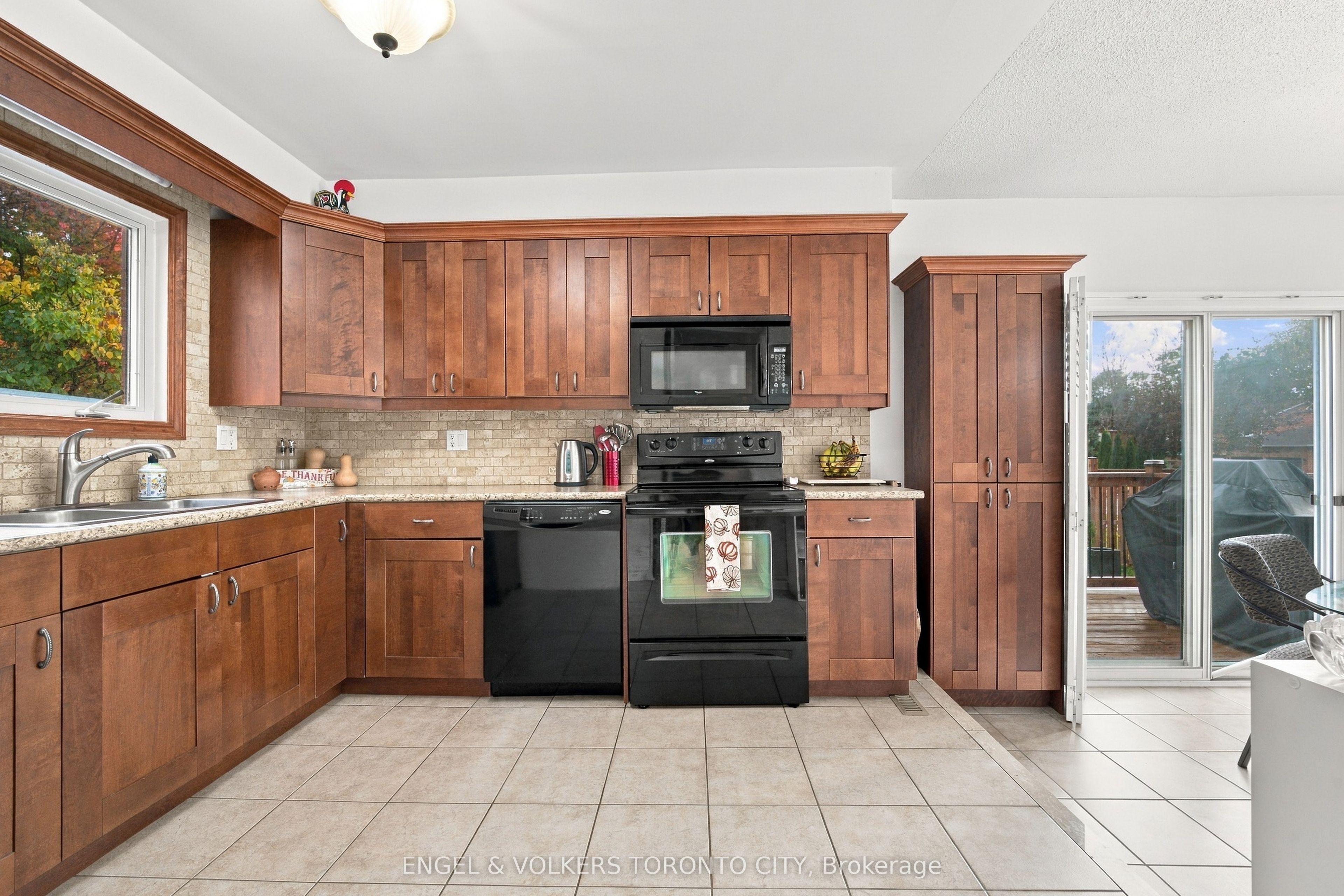 148 Aurora Heights Drive Property Photo 21