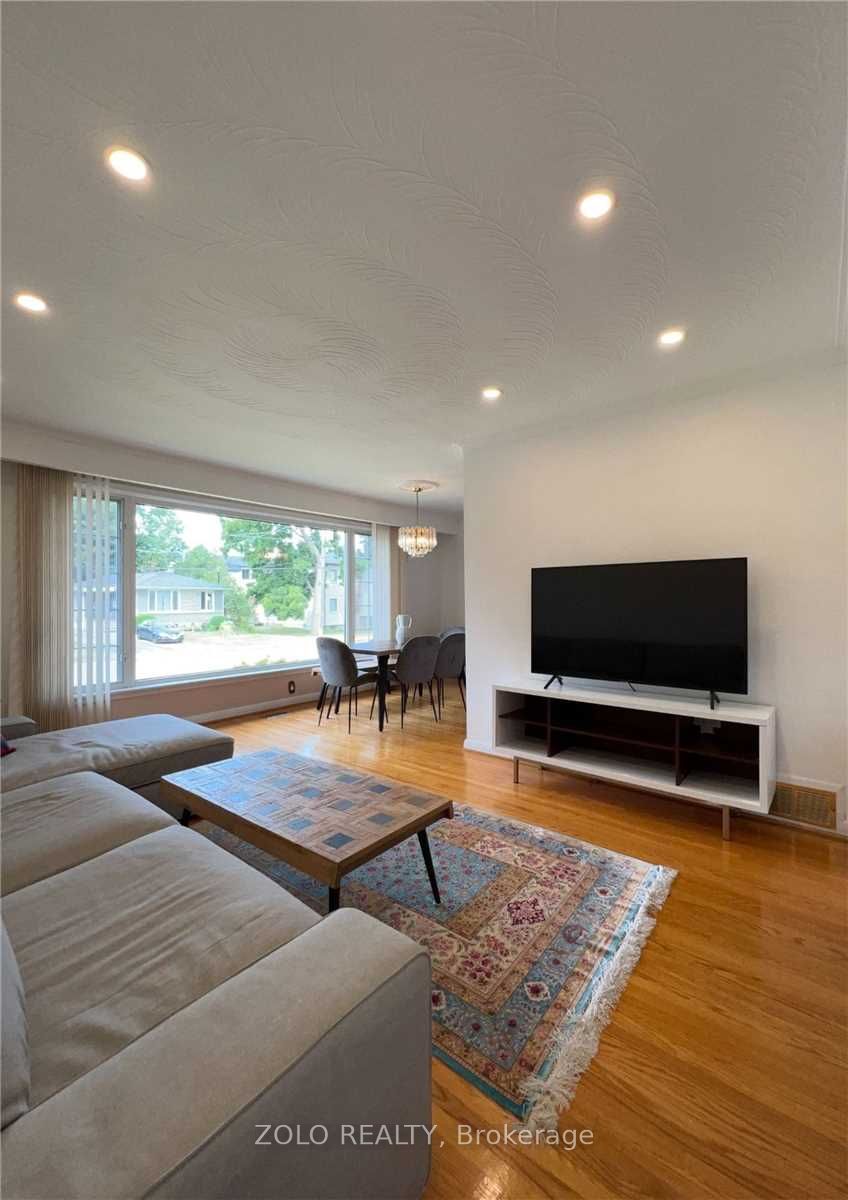 346 Wenlock Avenue Main Floor Property Photo 2