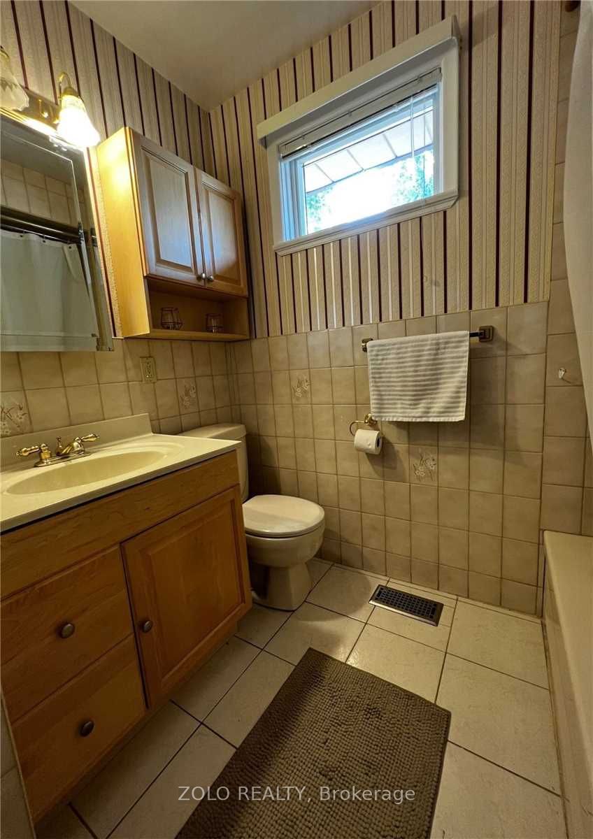 346 Wenlock Avenue Main Floor Property Photo 7