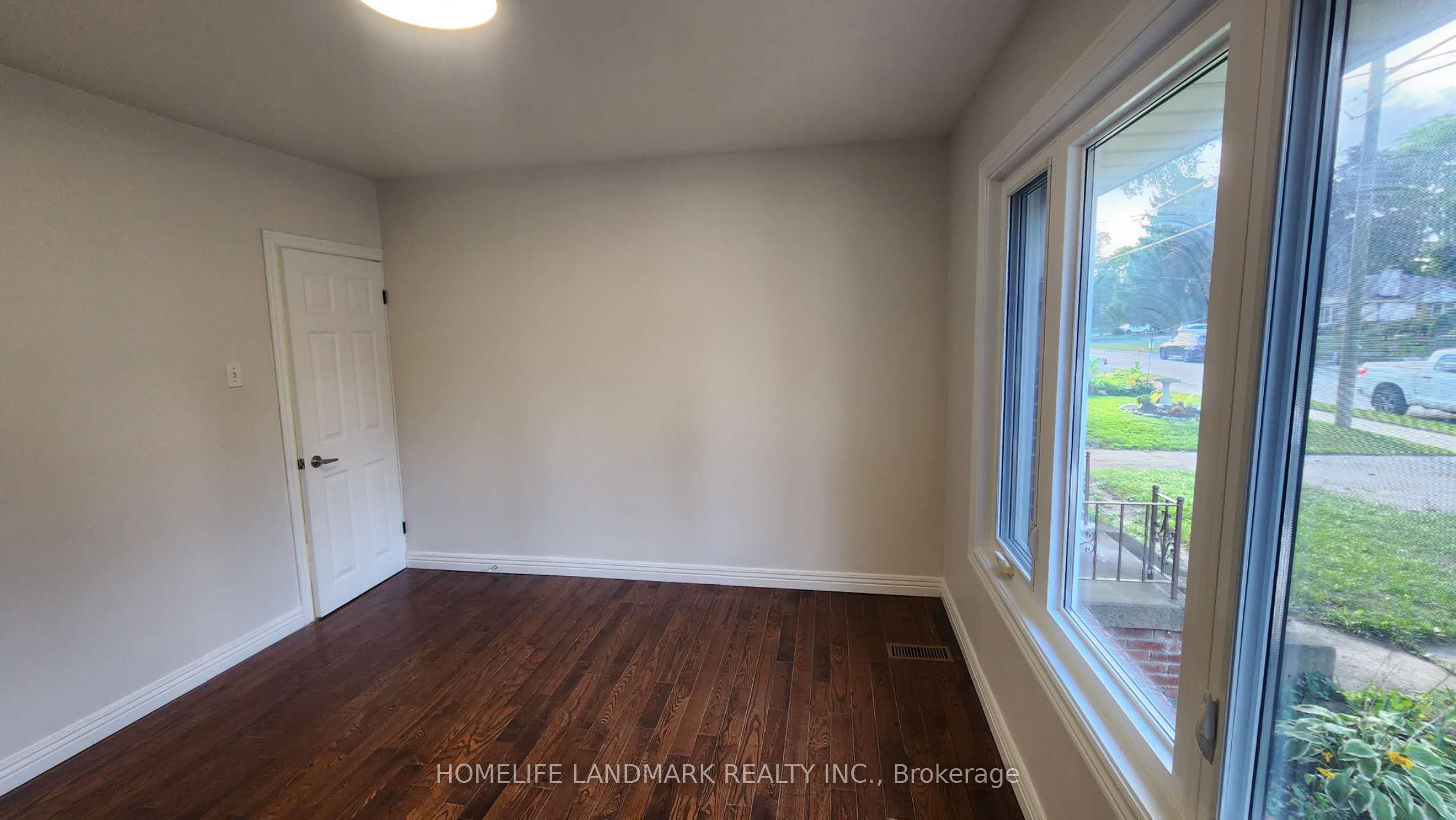 42 Cartier Crescent Property Photo 3