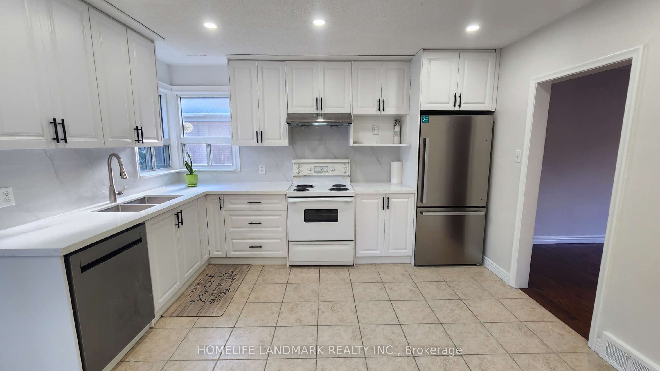 42 Cartier Crescent Property Photo 5