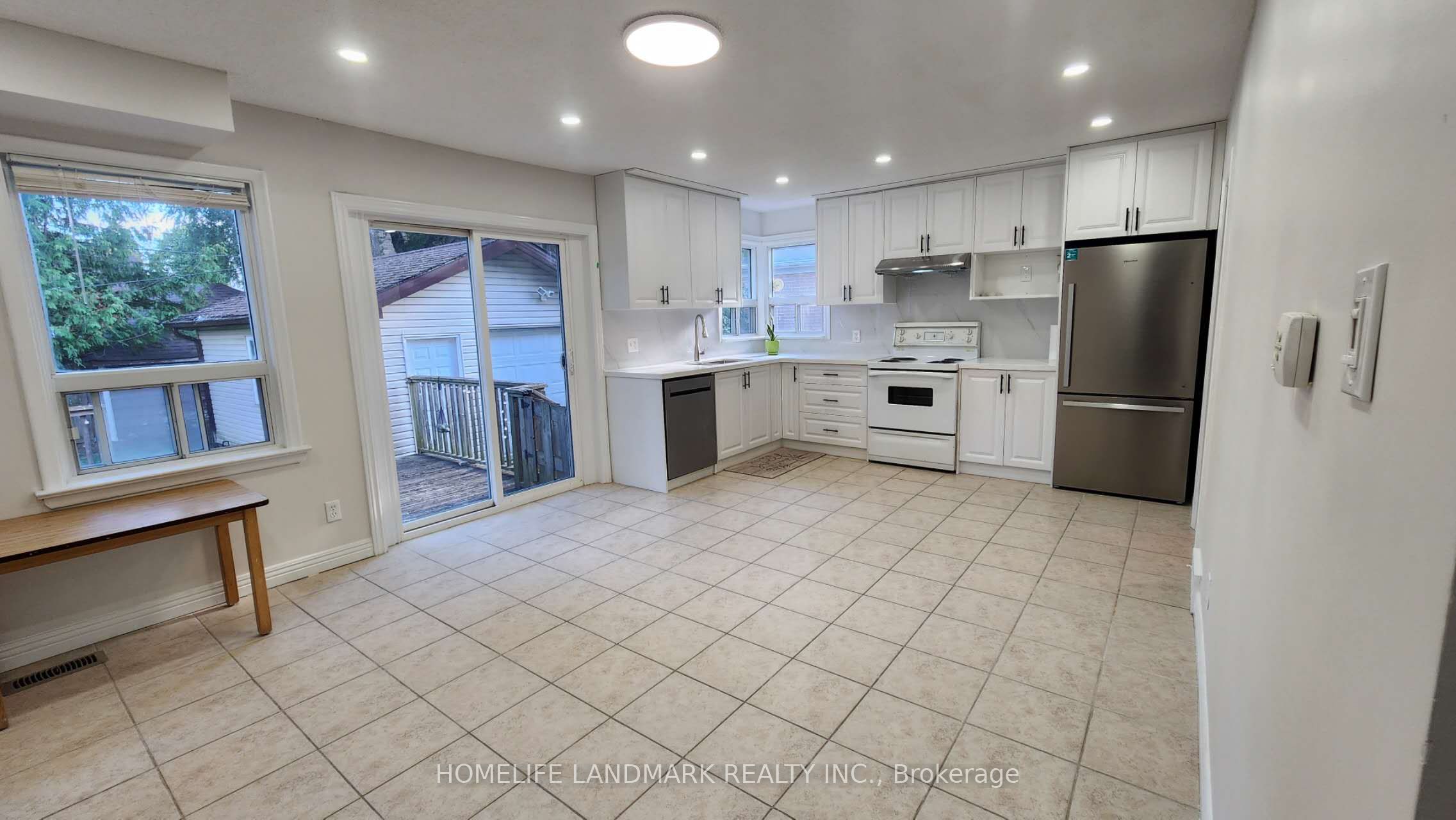 42 Cartier Crescent Property Photo 6