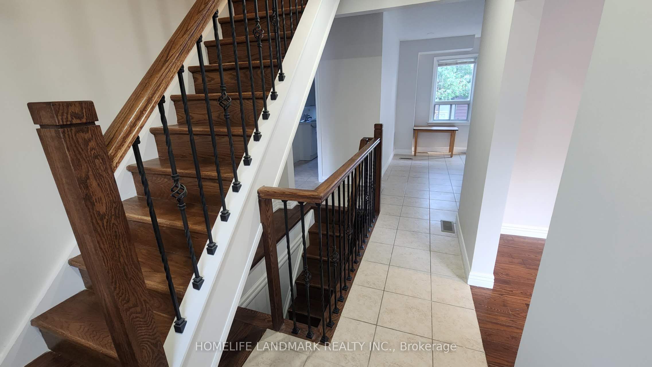 42 Cartier Crescent Property Photo 7