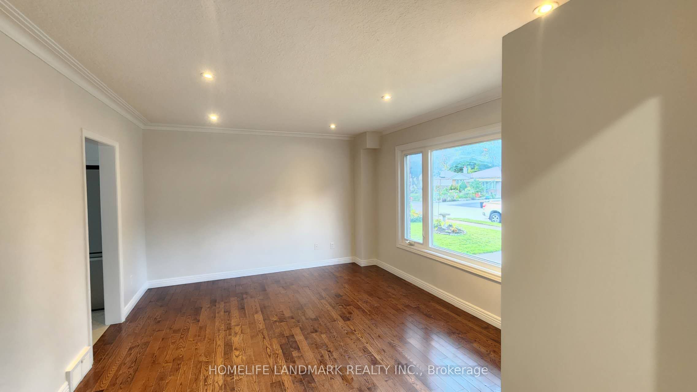 42 Cartier Crescent Property Photo 8