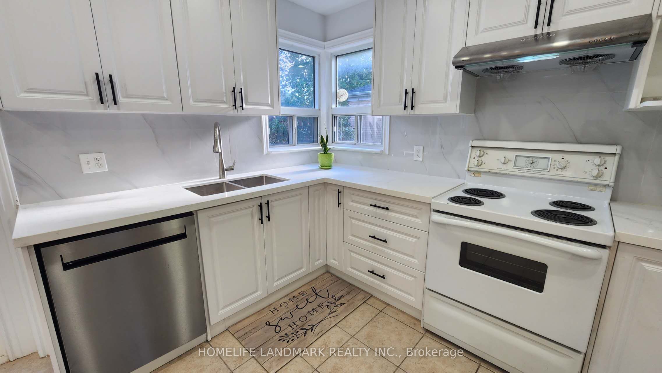 42 Cartier Crescent Property Photo 10