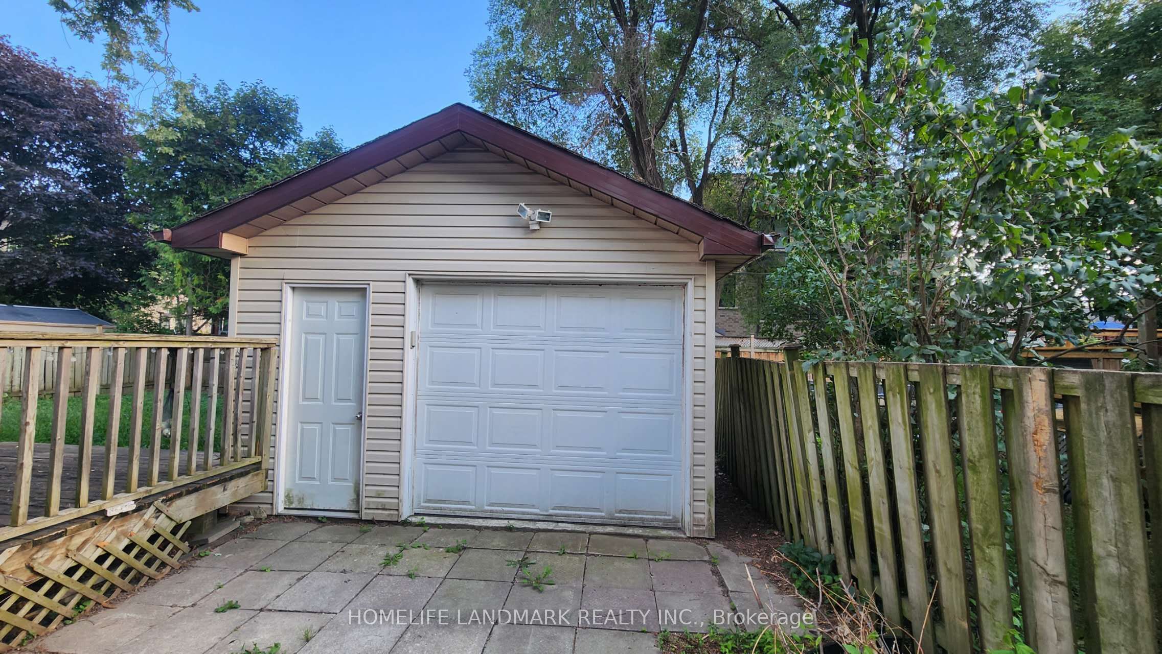 42 Cartier Crescent Property Photo 27