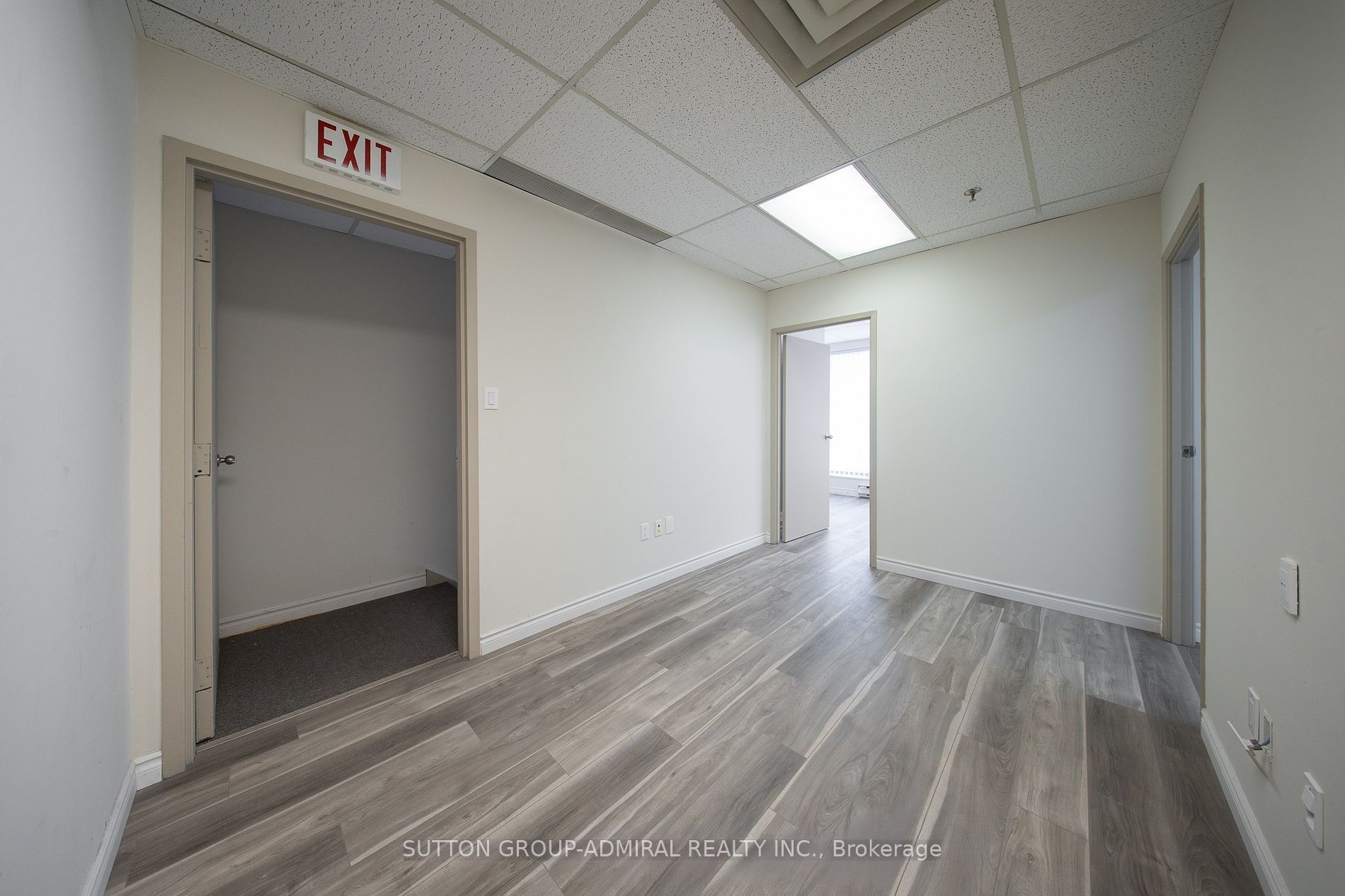 65 Woodstream Boulevard 16 - Upper Level Property Photo 3