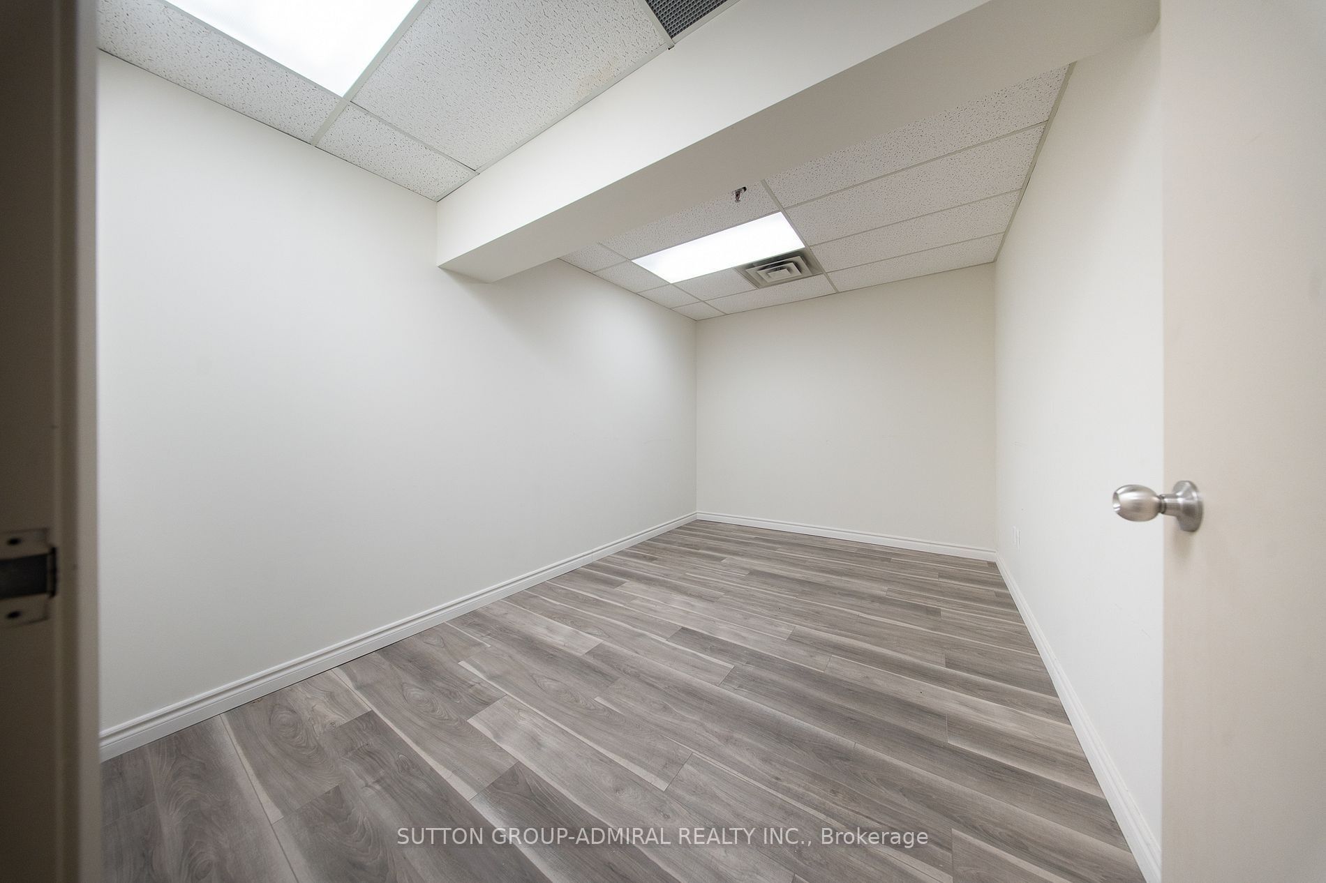 65 Woodstream Boulevard 16 - Upper Level Property Photo 5