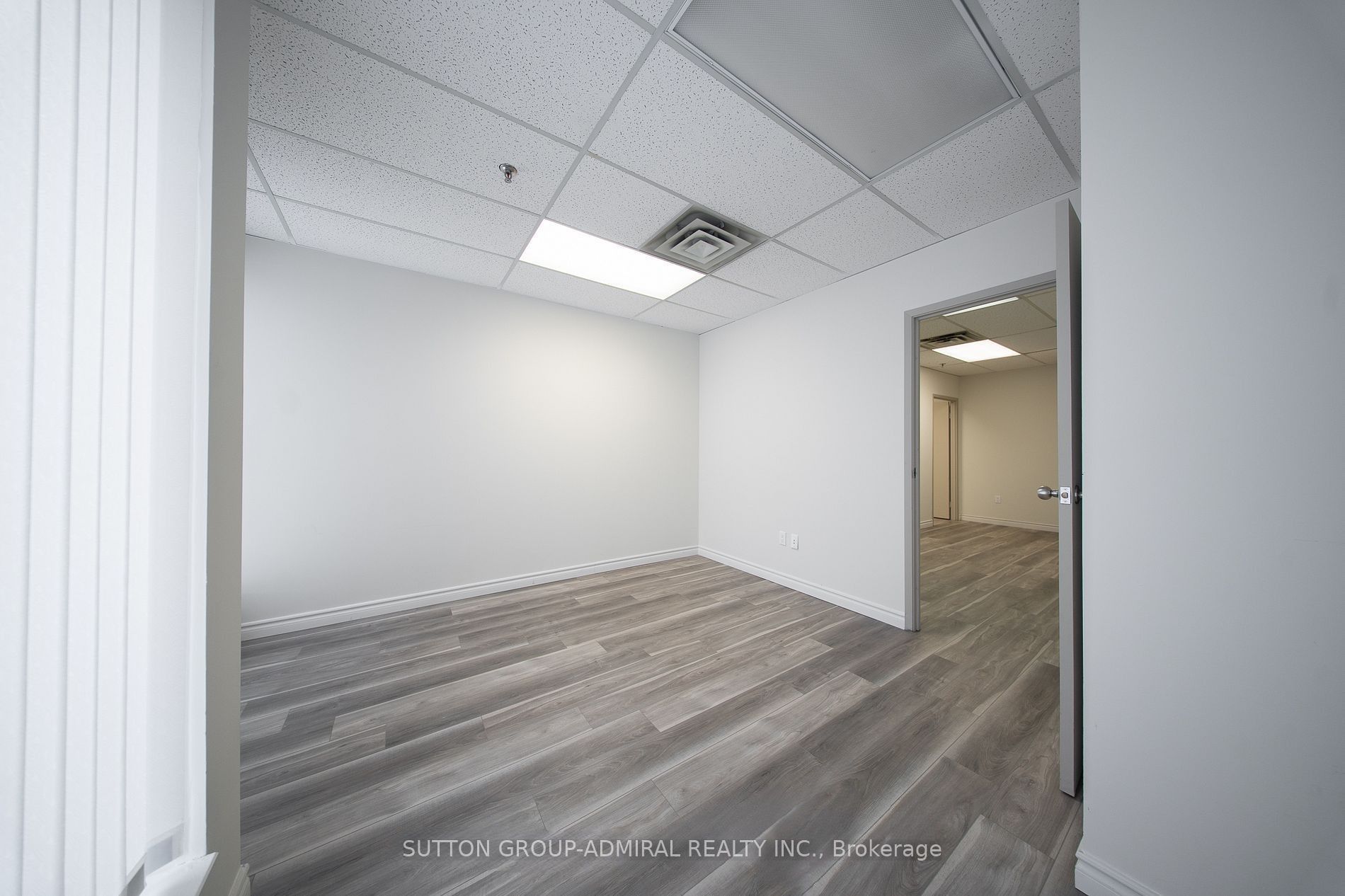 65 Woodstream Boulevard 16 - Upper Level Property Photo 12
