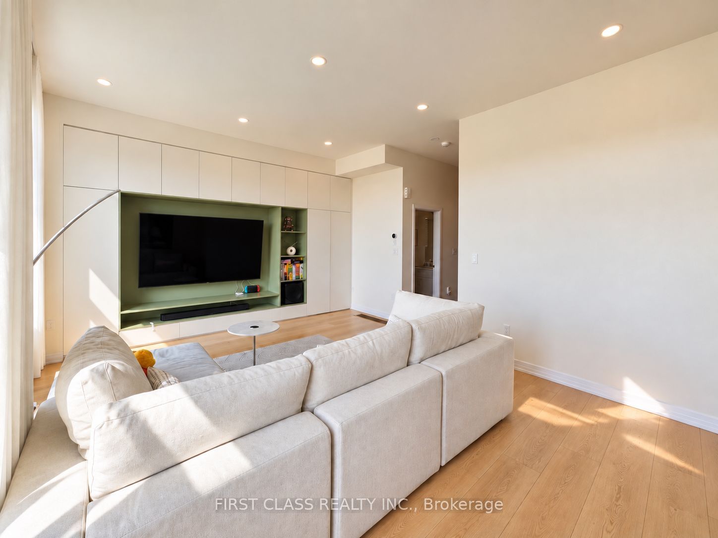 11423 Leslie Street Property Photo 5