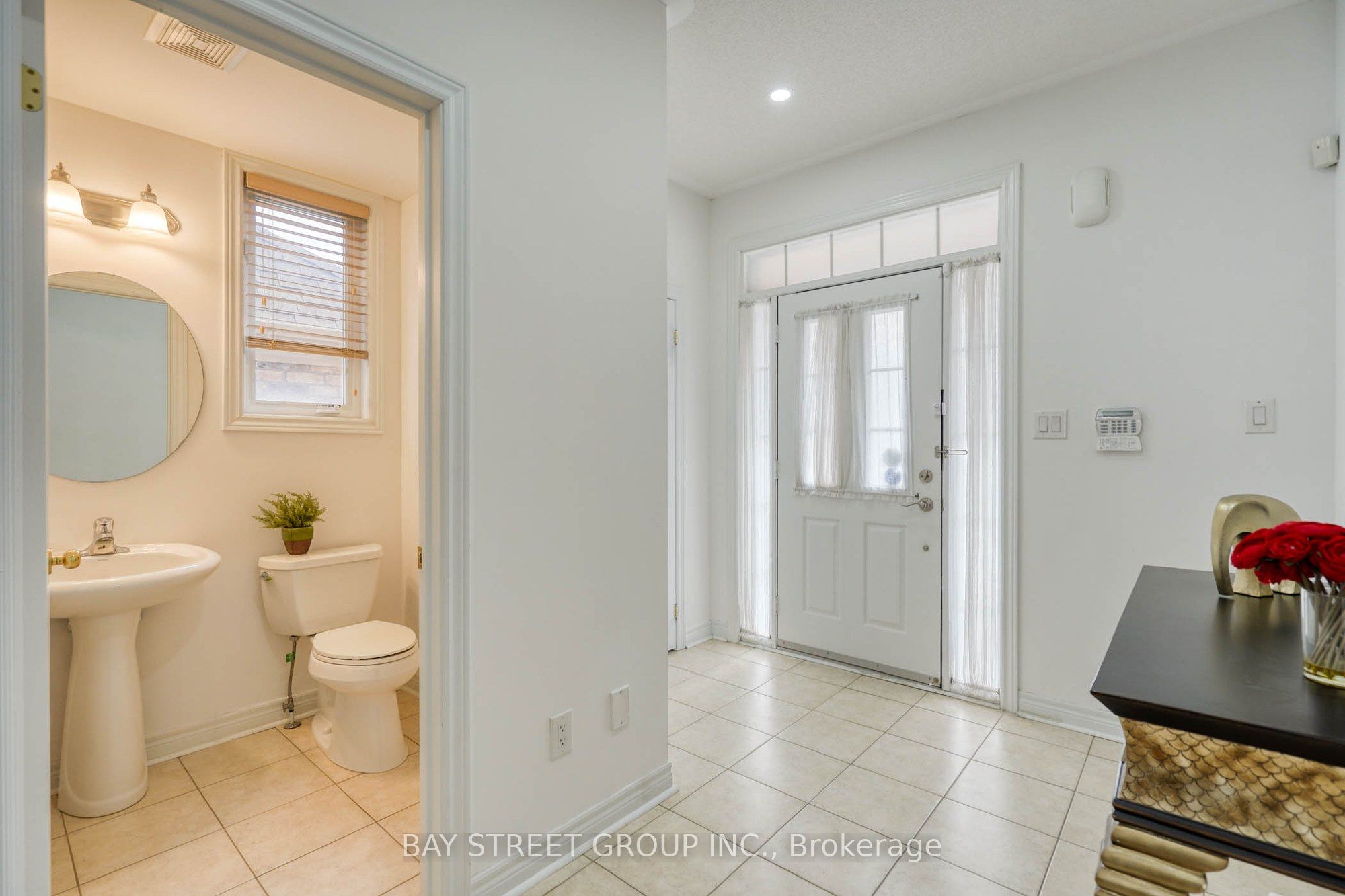 82 Prince Of Wales Drive Property Photo 3